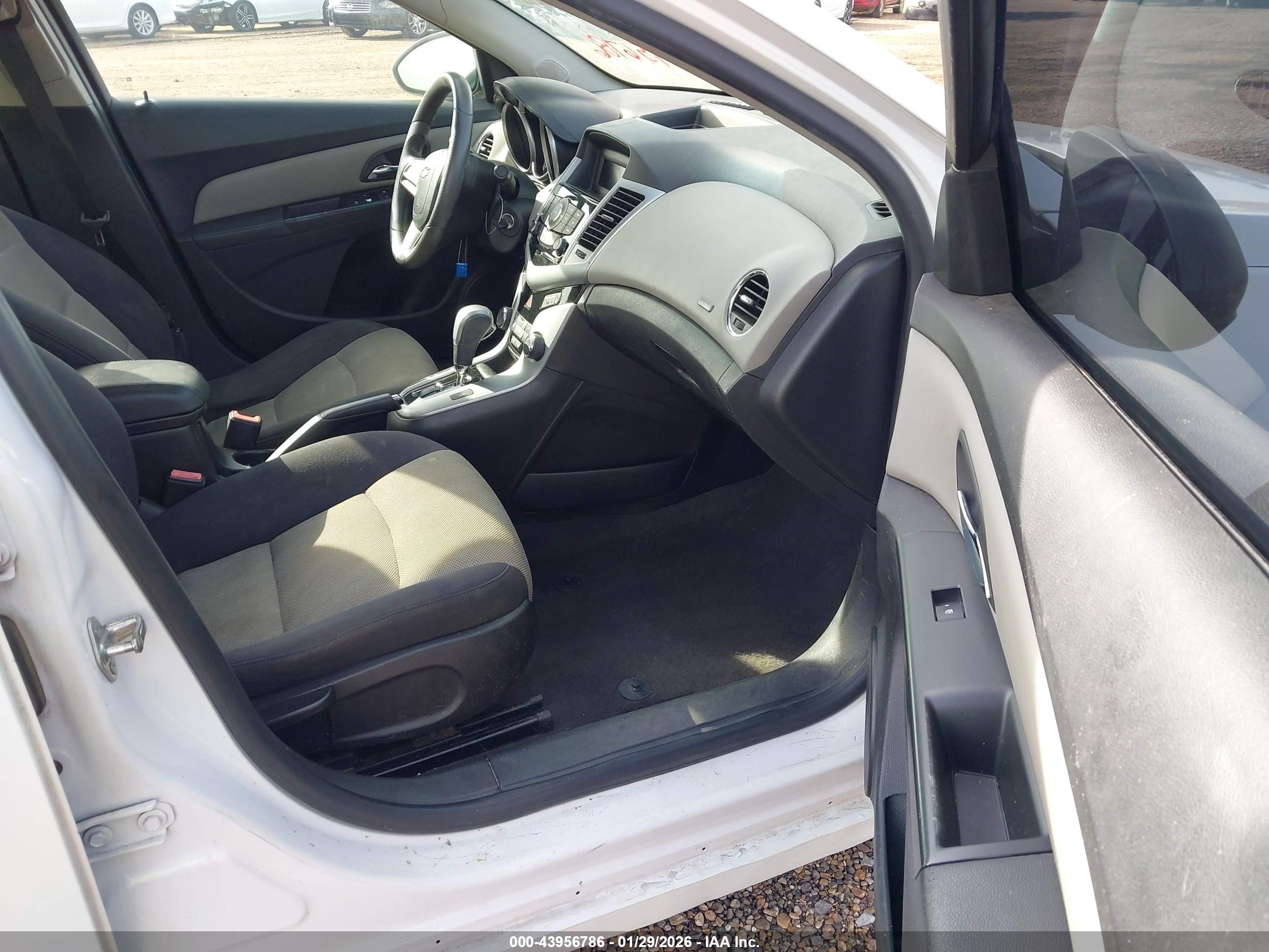 CHEVROLET CRUZE image 5