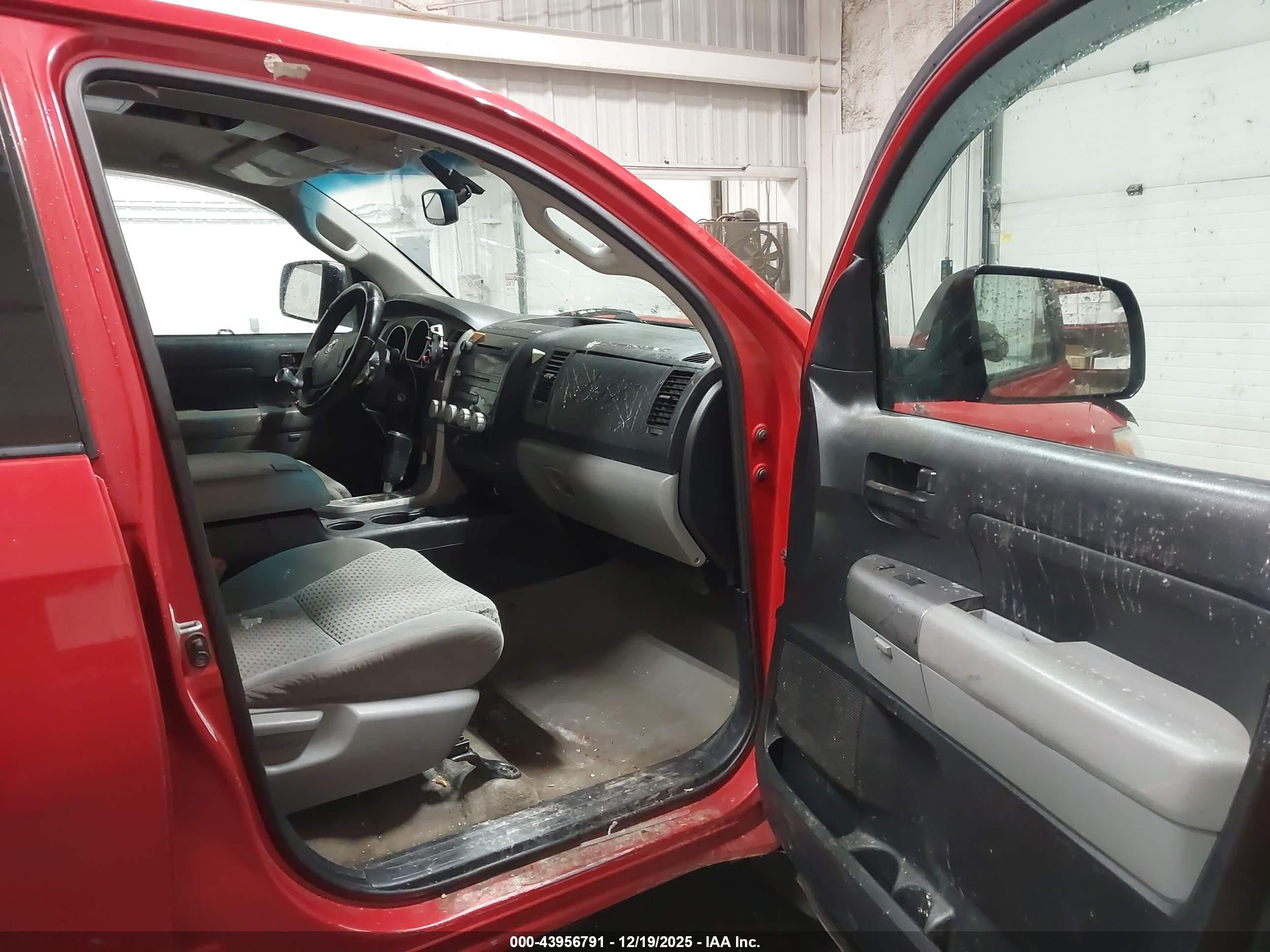 TOYOTA TUNDRA image 5