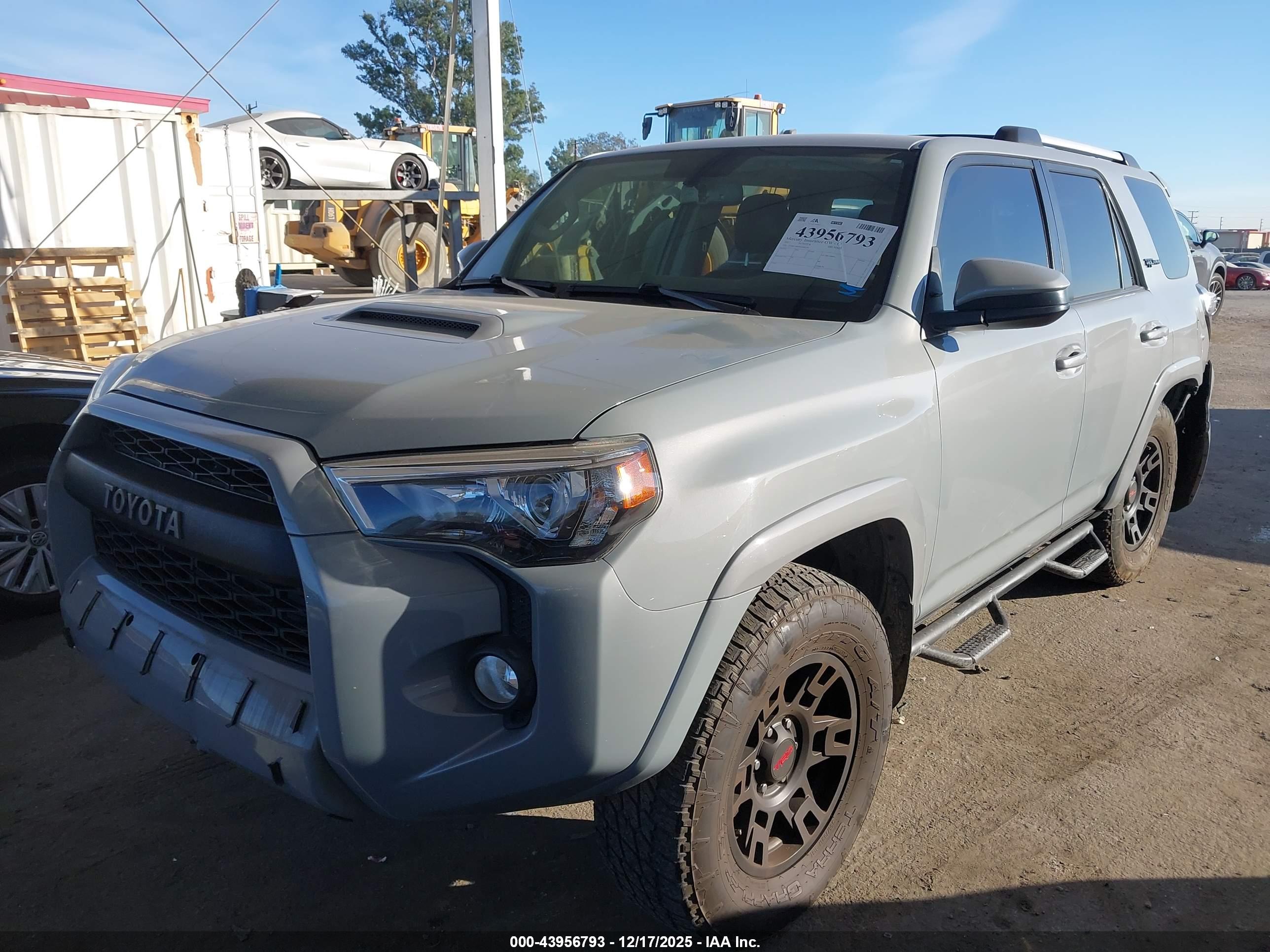 TOYOTA 4RUNNER image 2