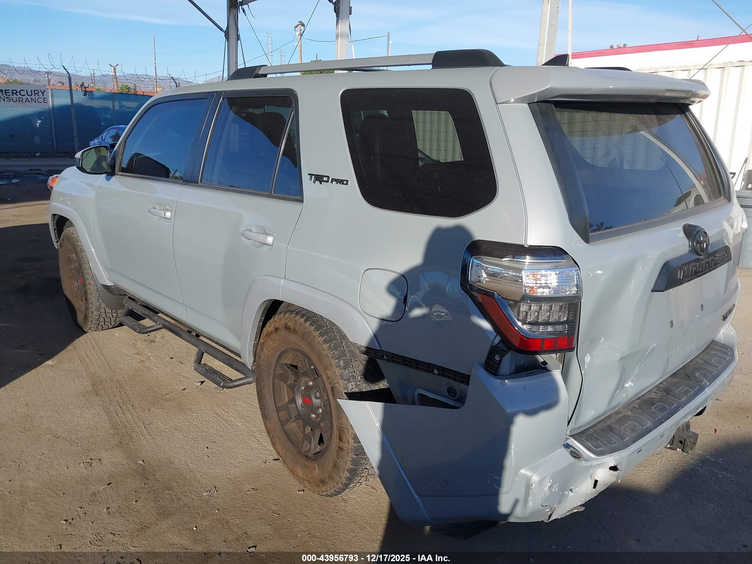 TOYOTA 4RUNNER image 3