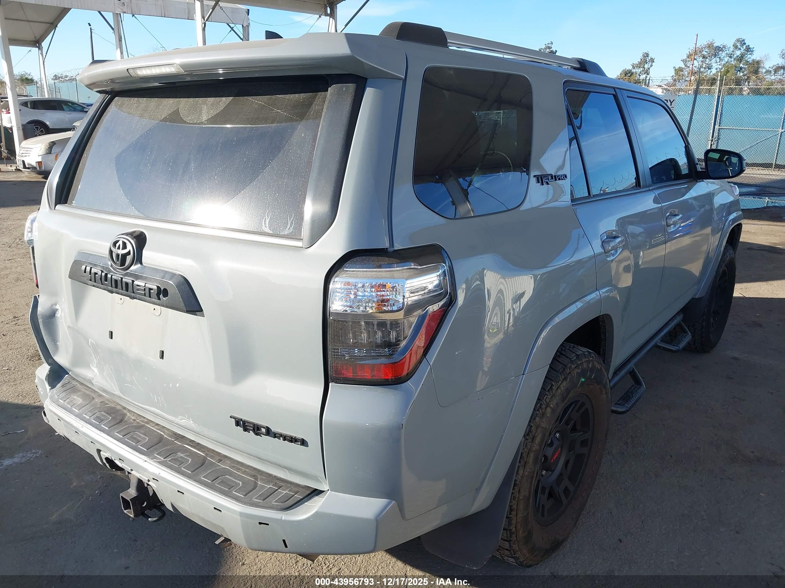 TOYOTA 4RUNNER image 4