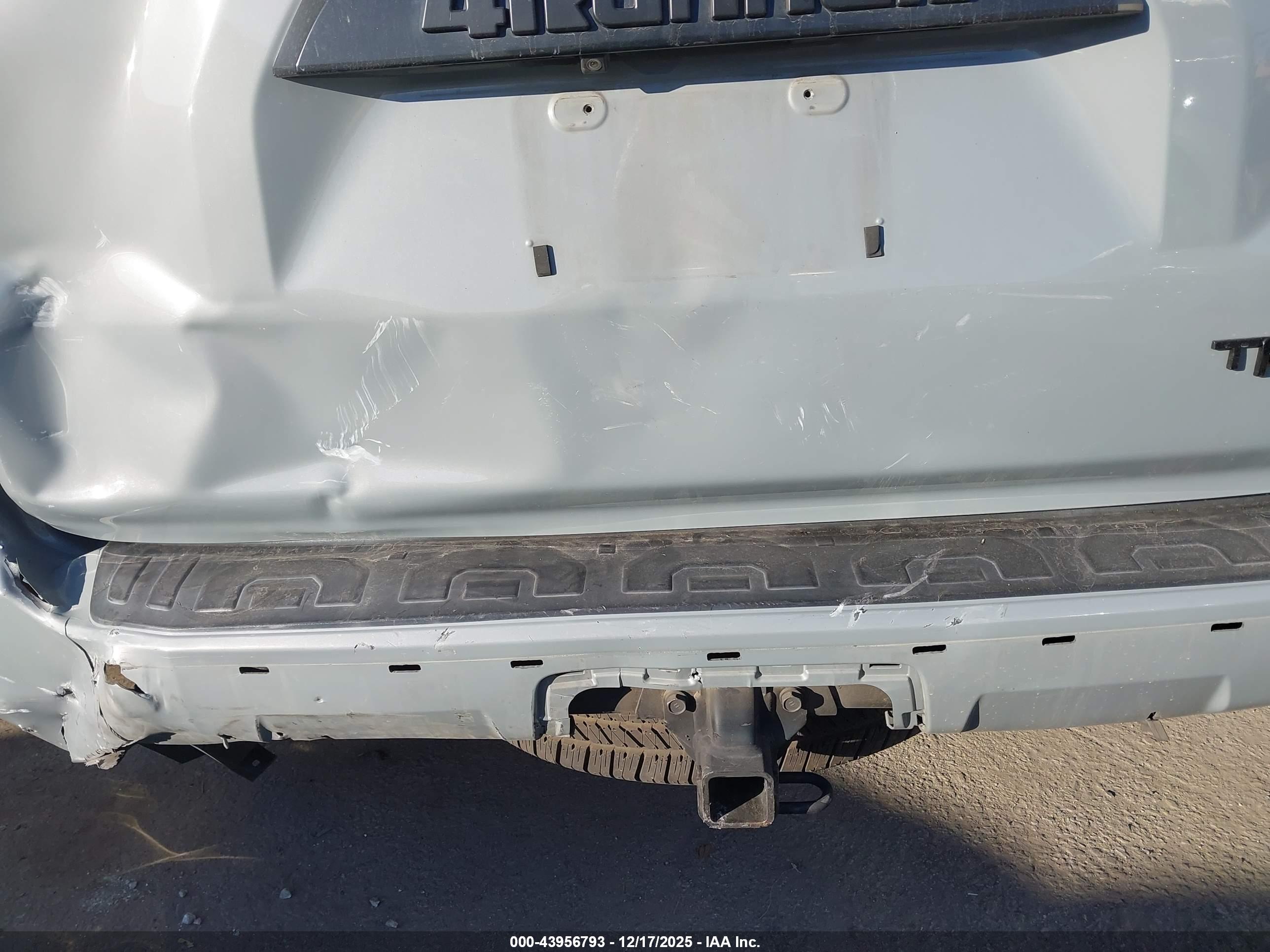 TOYOTA 4RUNNER image 6