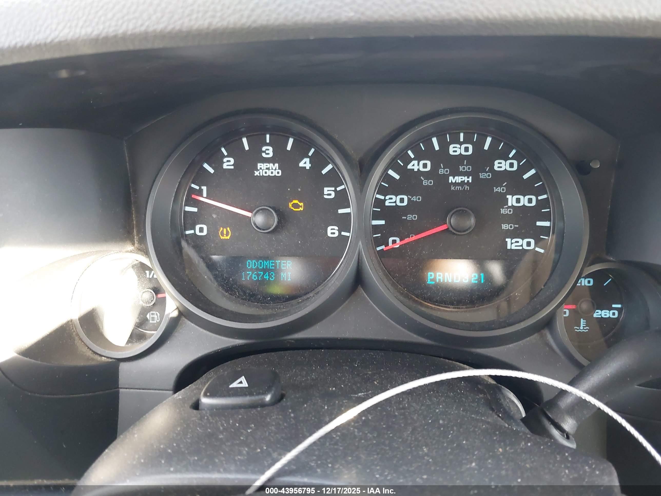 CHEVROLET SILVERADO image 7