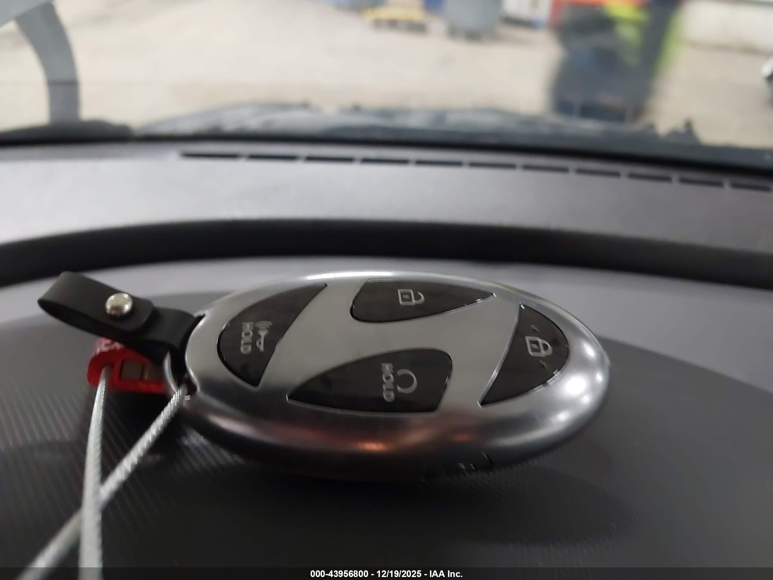 HYUNDAI ELANTRA image 11