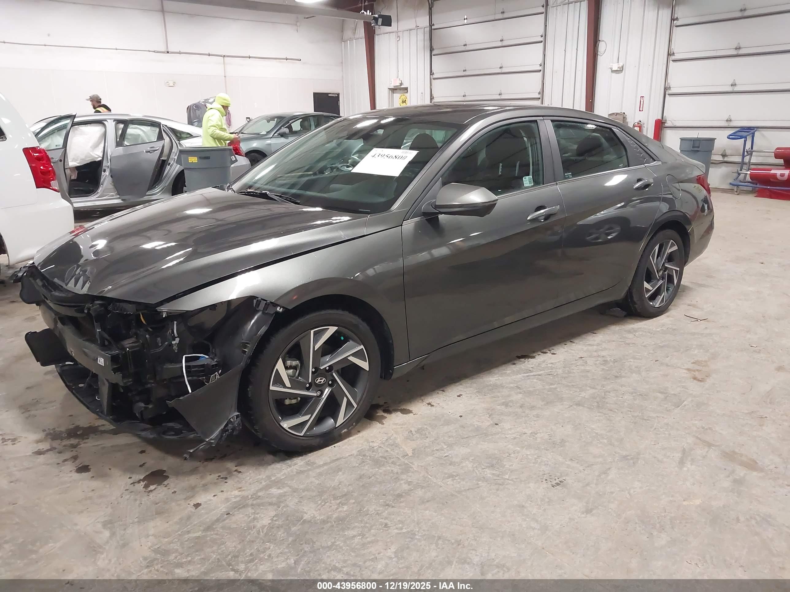 HYUNDAI ELANTRA image 2