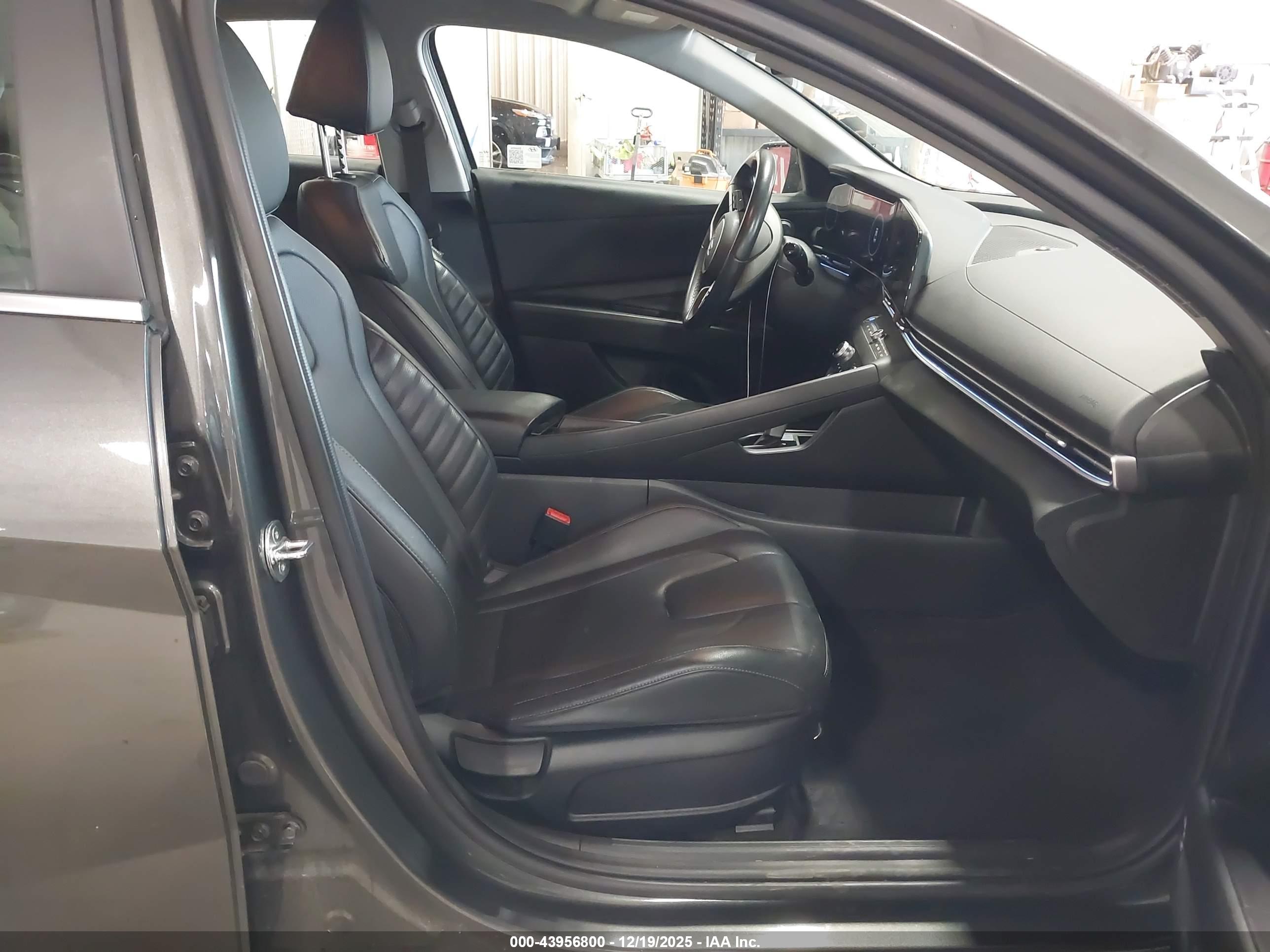 HYUNDAI ELANTRA image 5