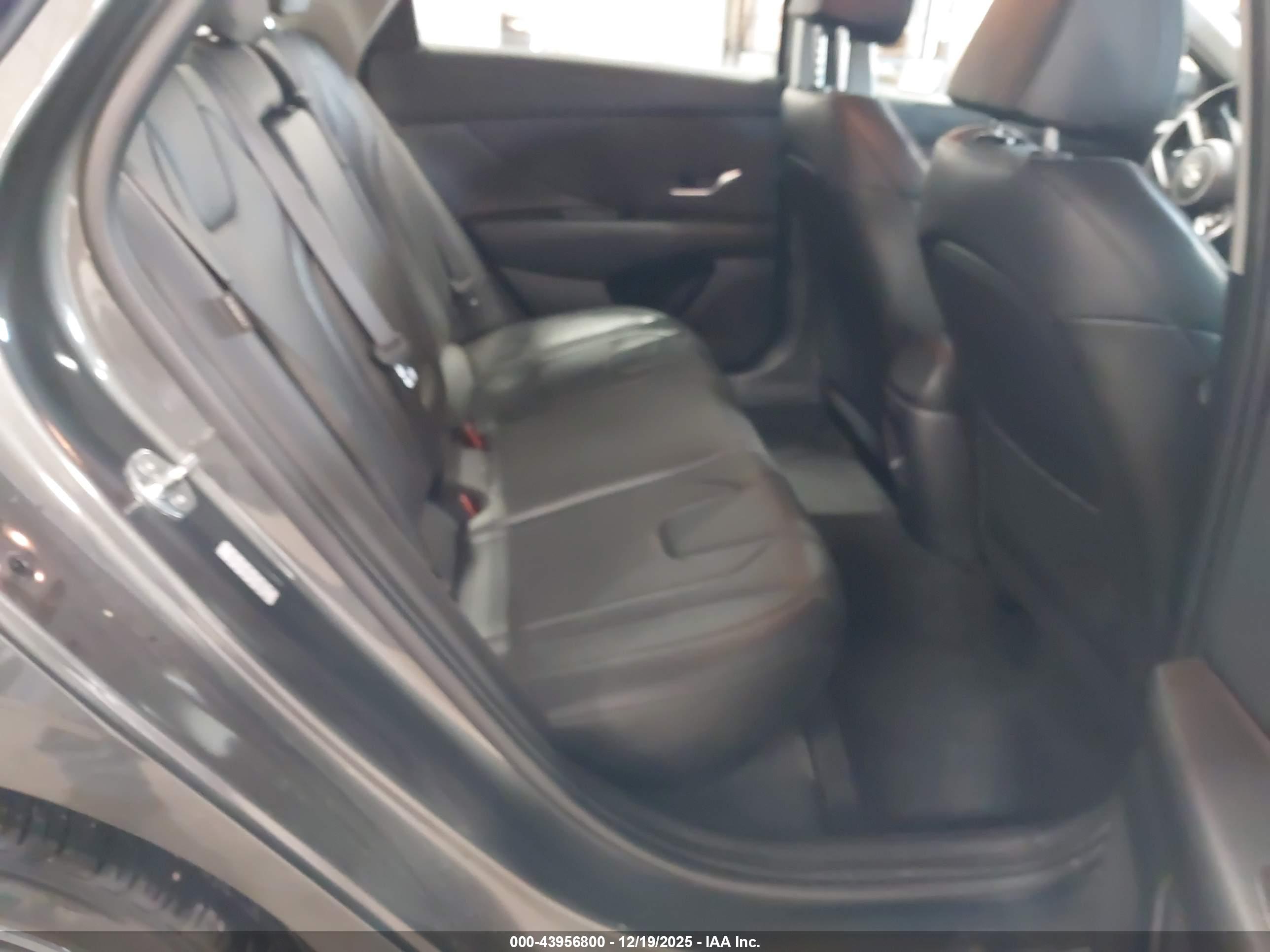 HYUNDAI ELANTRA image 8