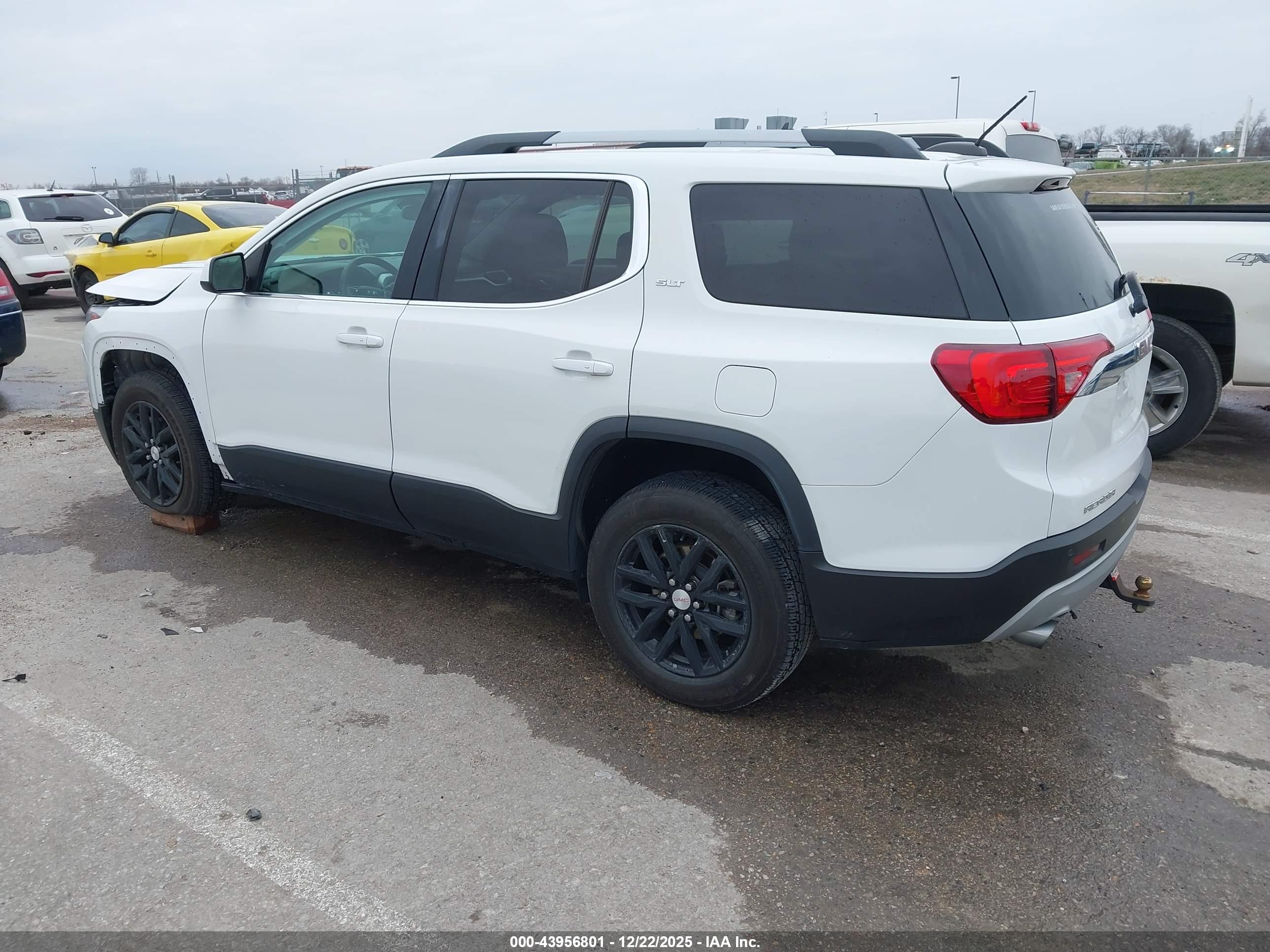 GMC ACADIA image 3