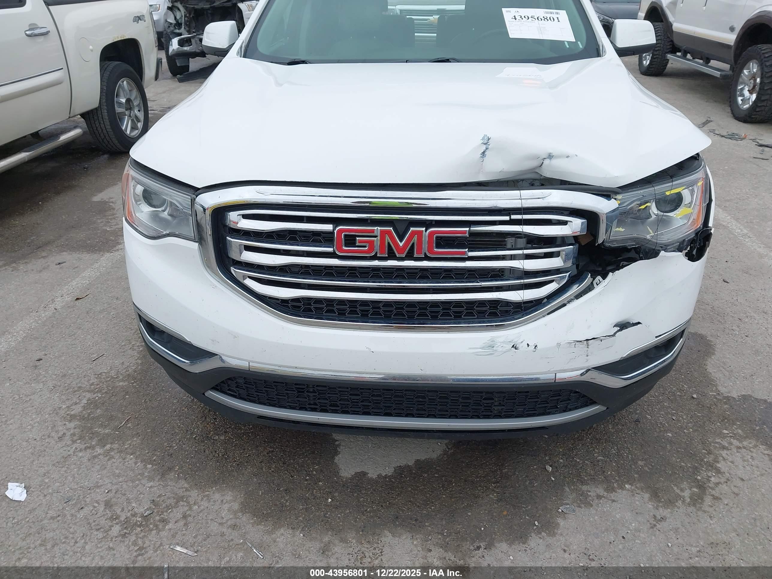 GMC ACADIA image 6