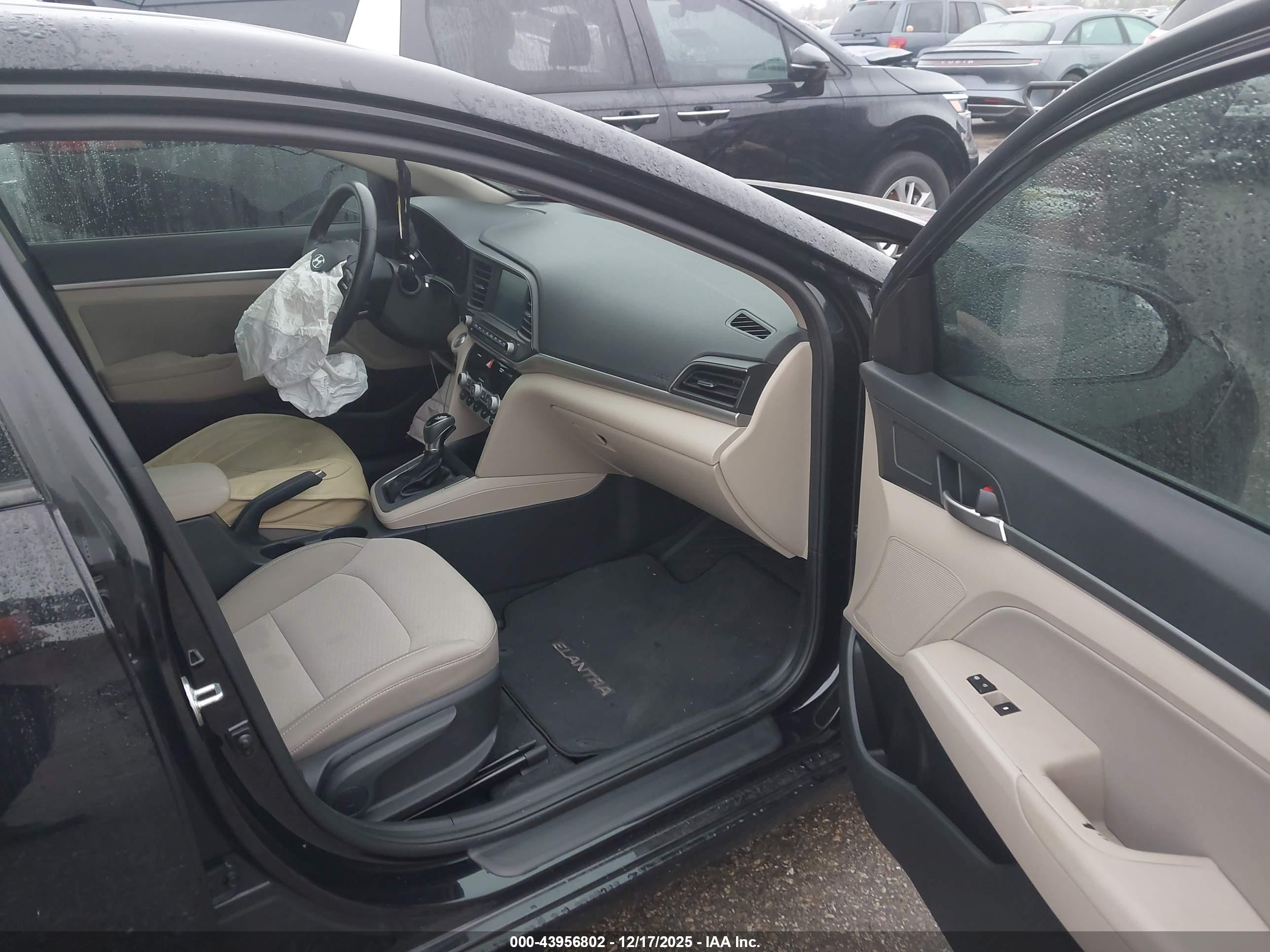 HYUNDAI ELANTRA image 5