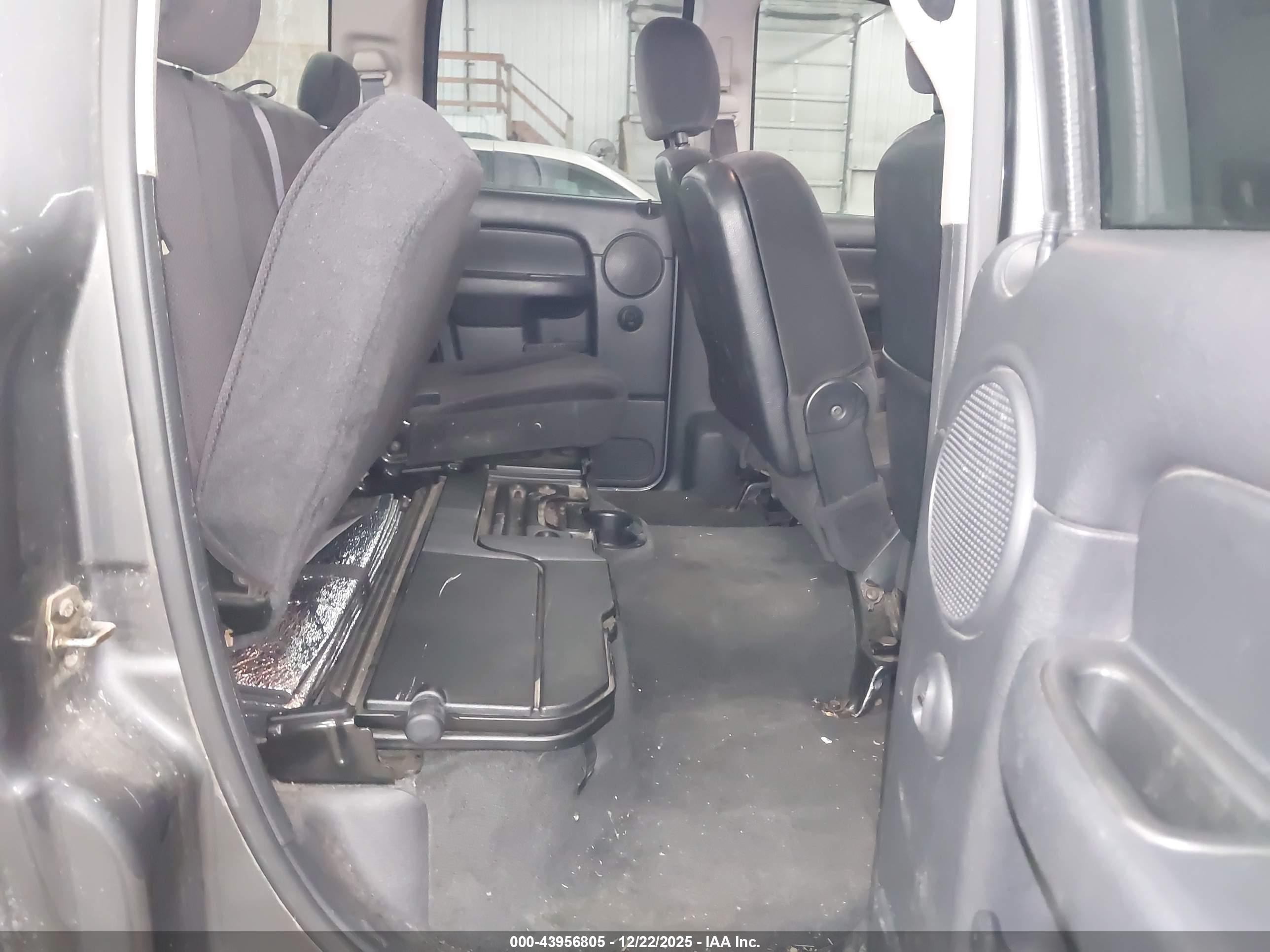 DODGE RAM image 8