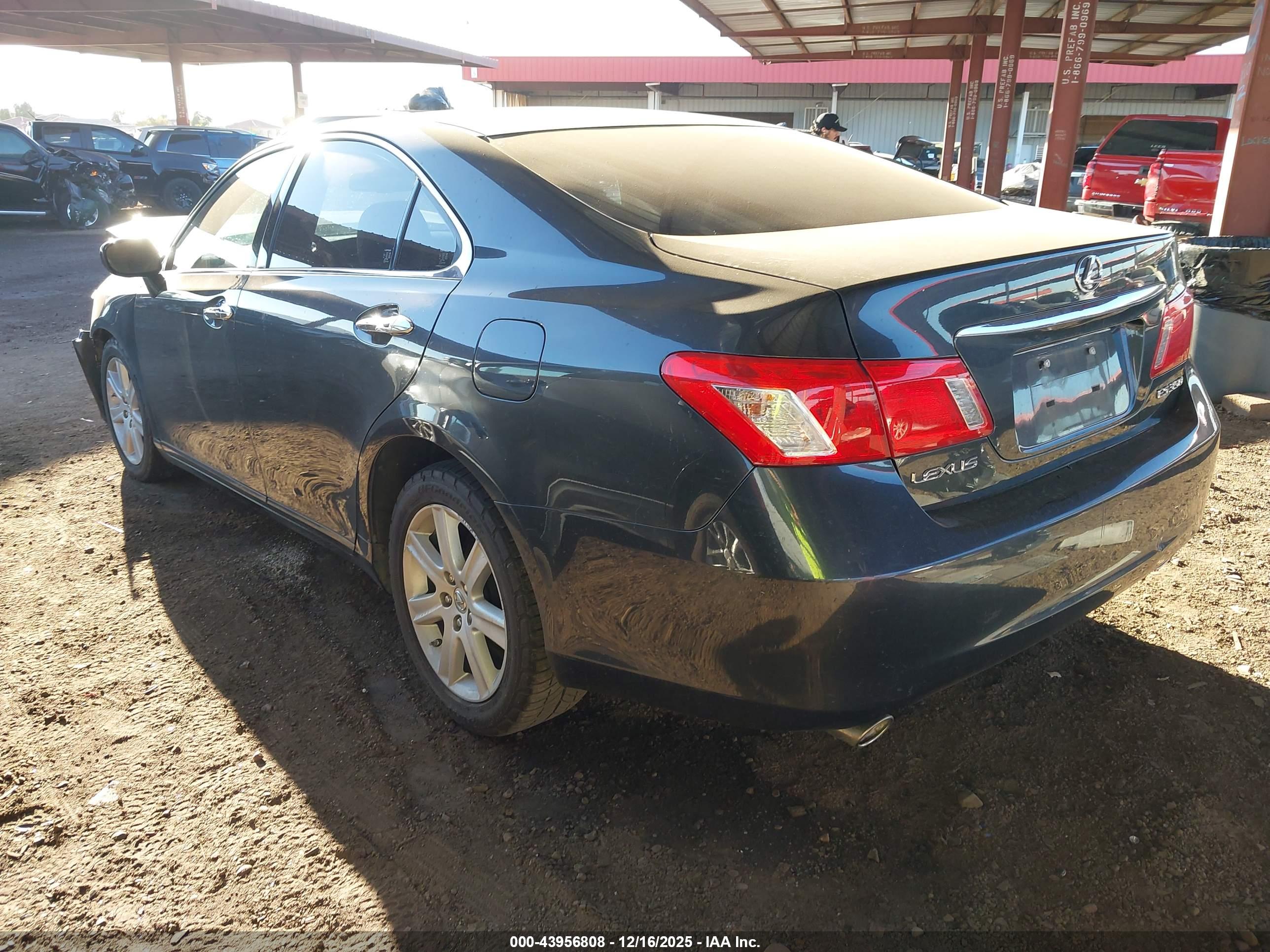 LEXUS ES image 3