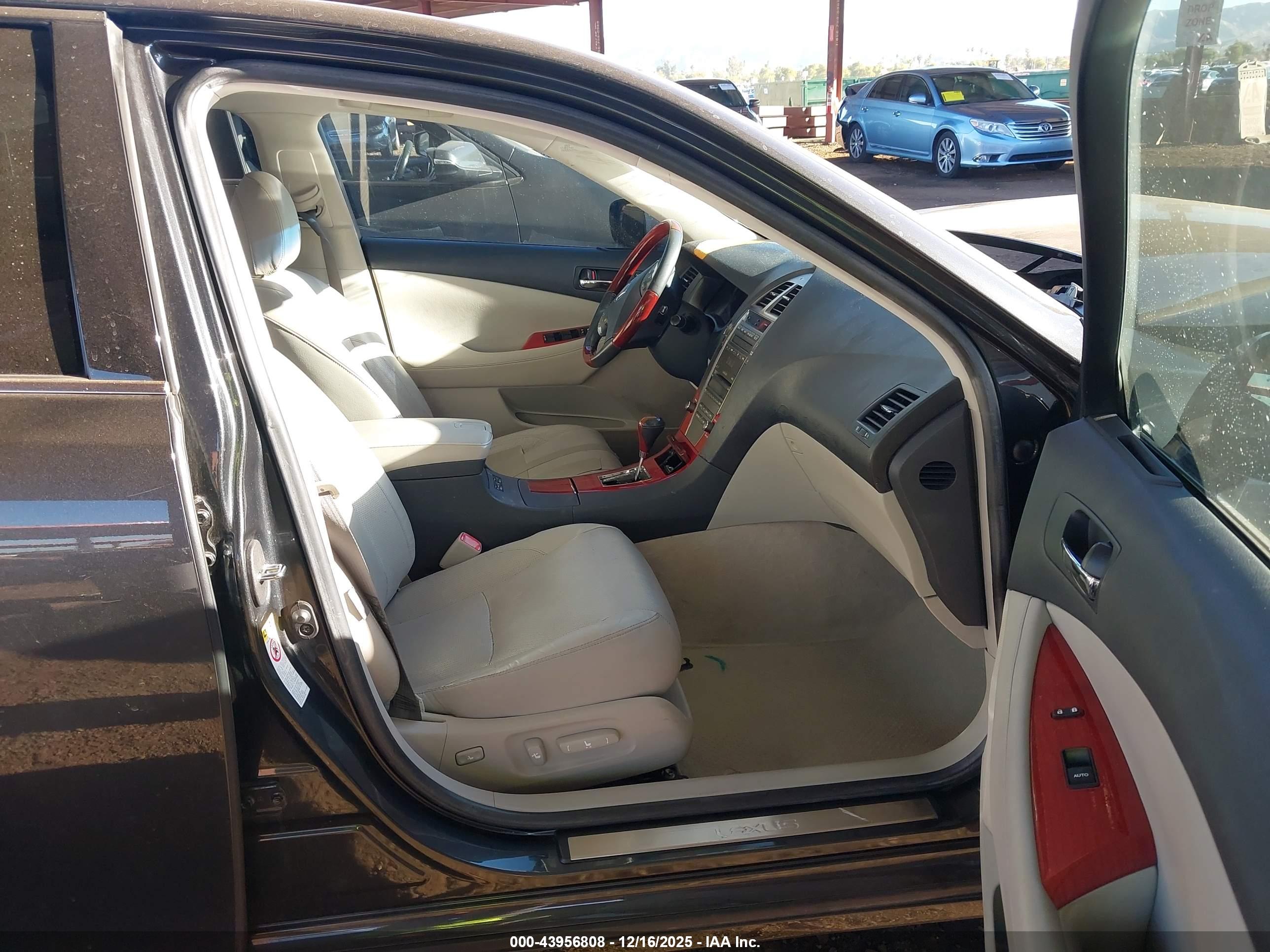 LEXUS ES image 5