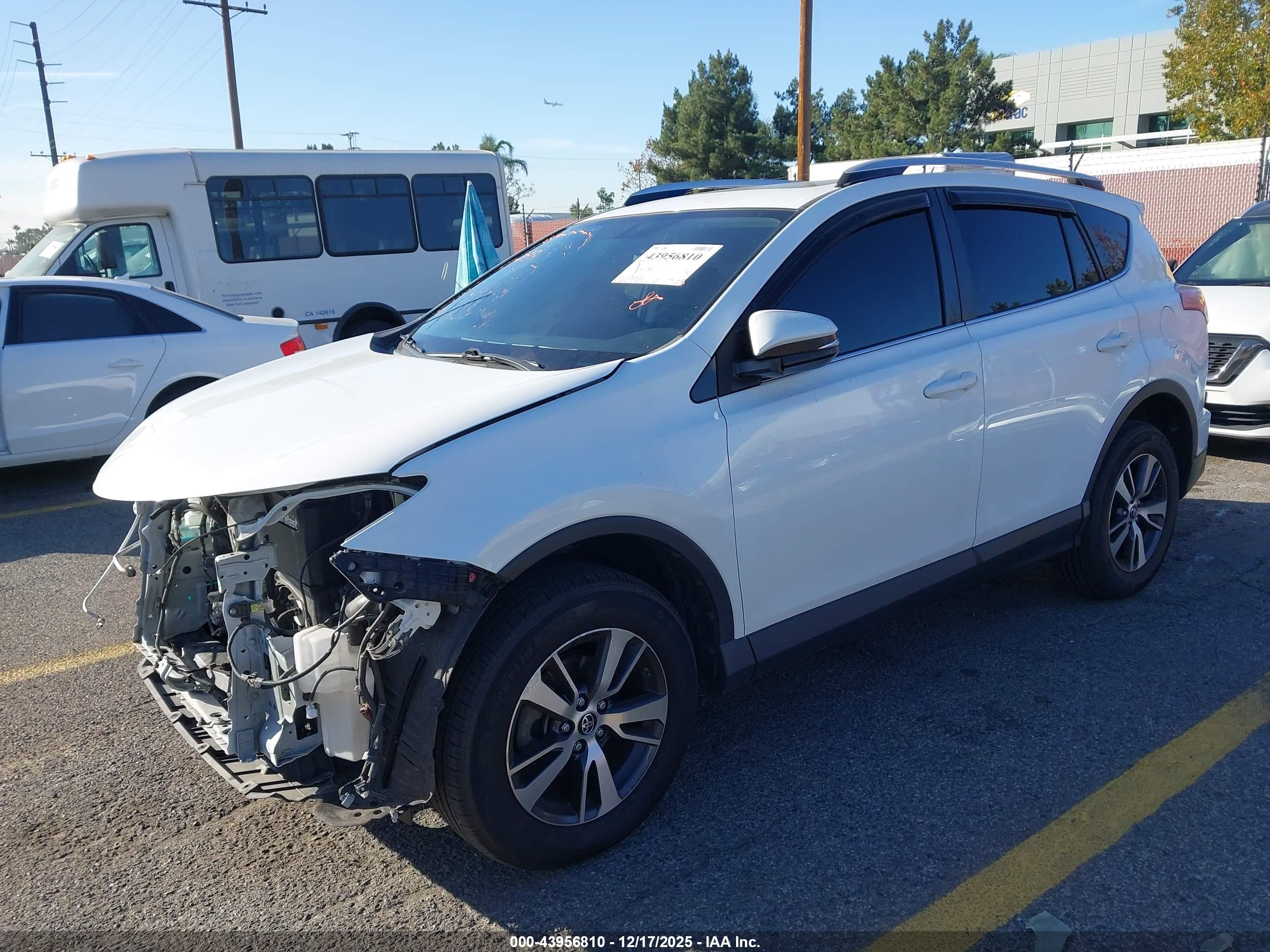TOYOTA RAV4 image 2