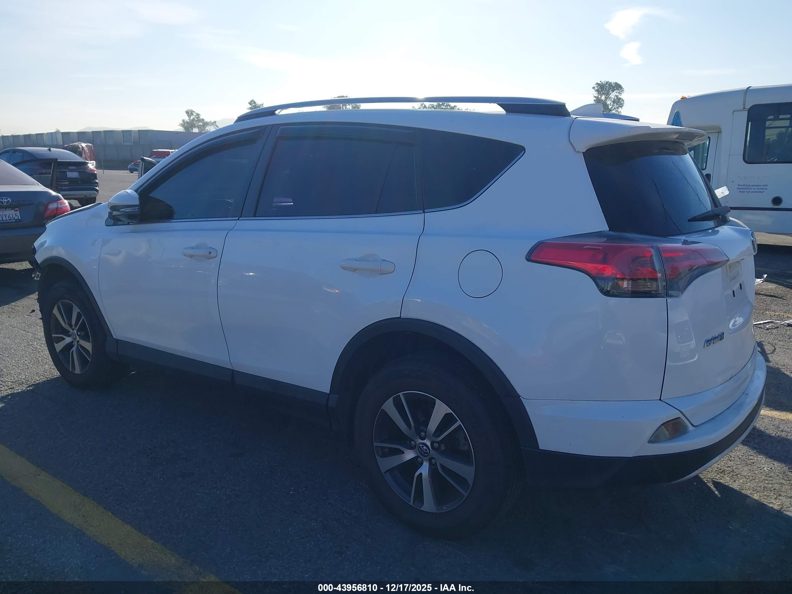 TOYOTA RAV4 image 3