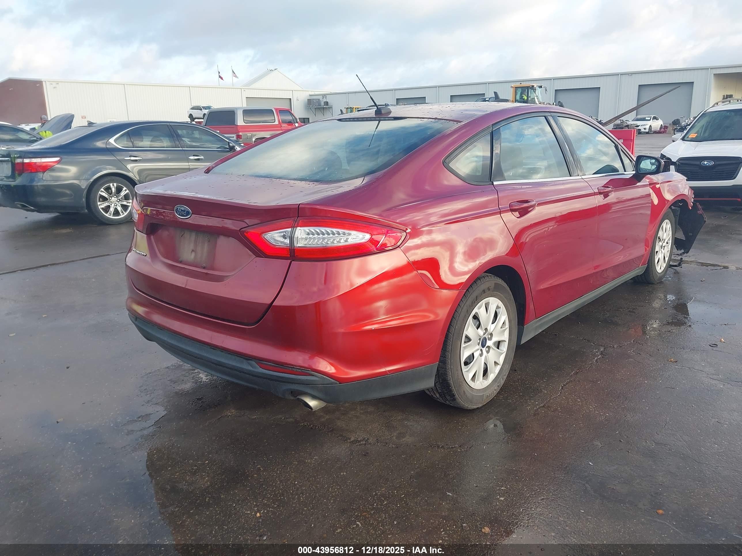 FORD FUSION image 4