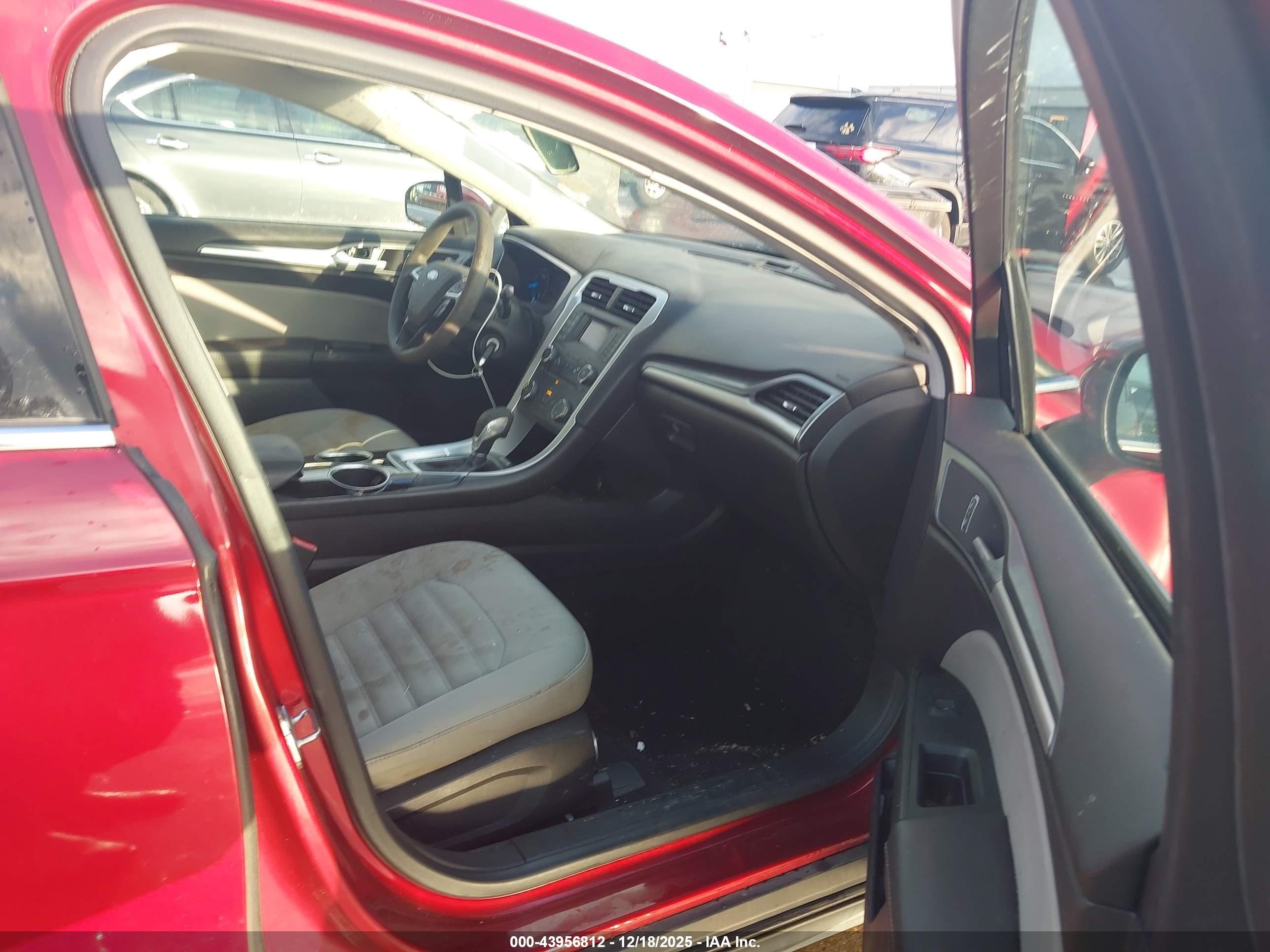FORD FUSION image 5