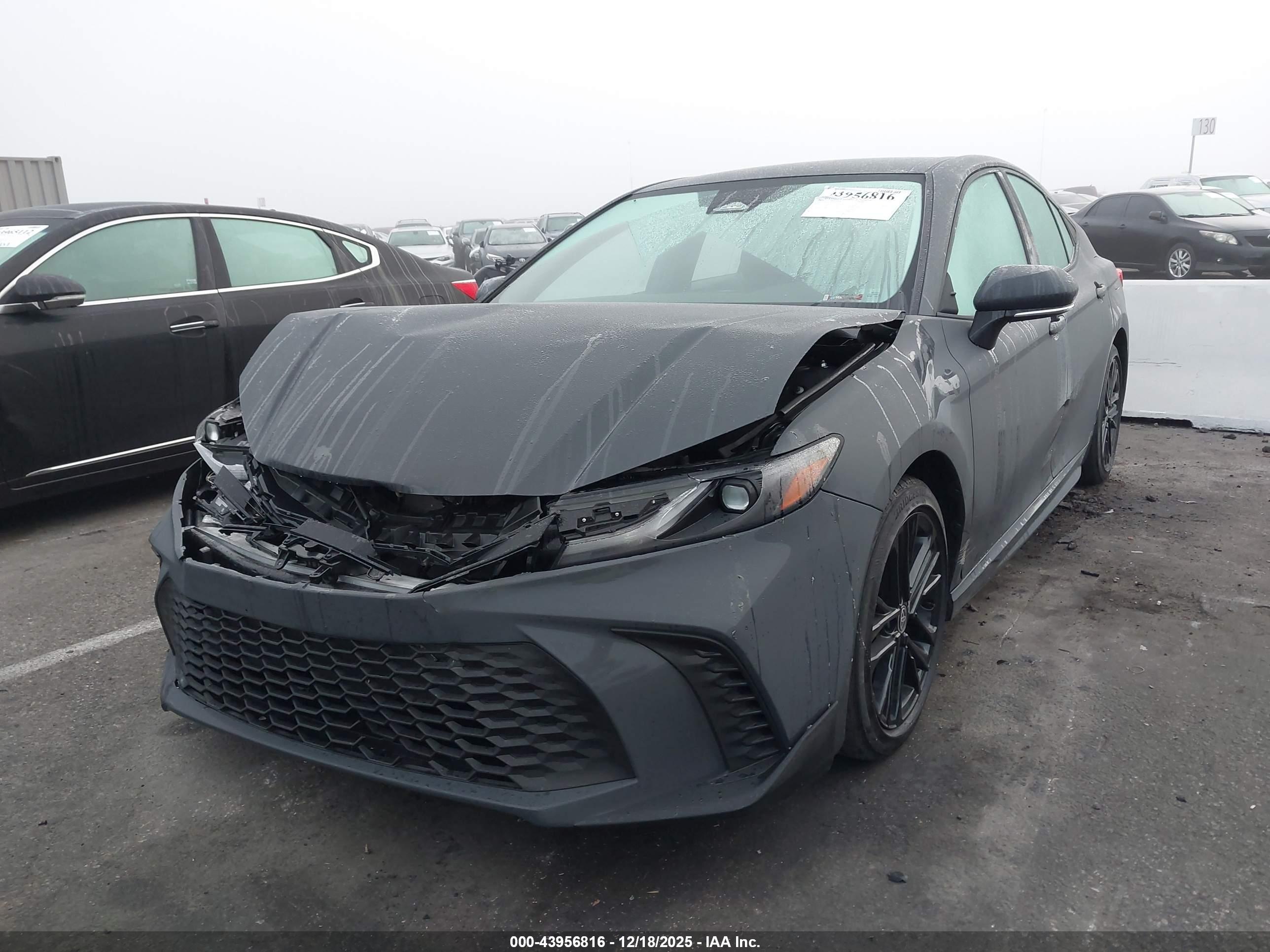 TOYOTA CAMRY image 2