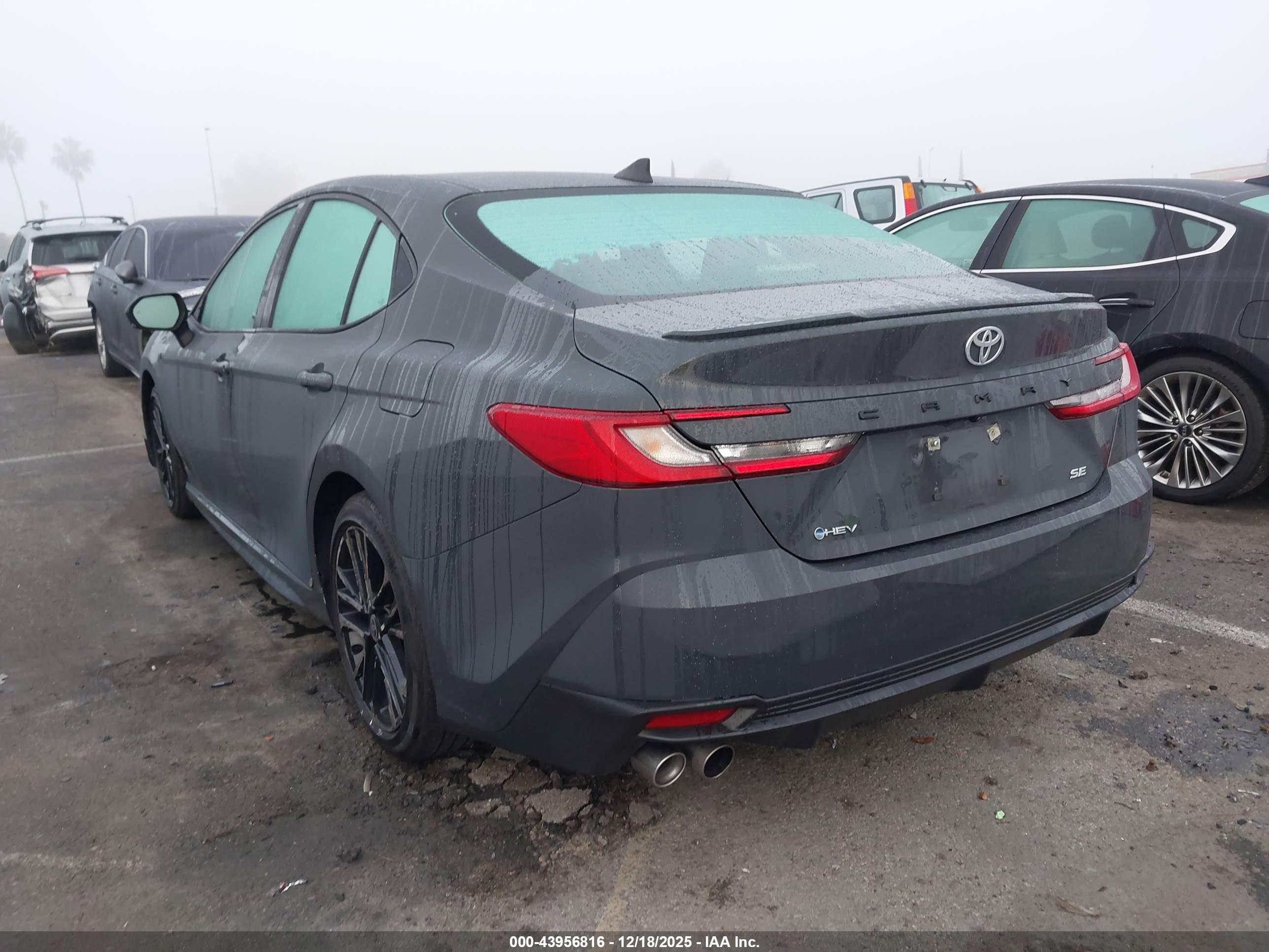 TOYOTA CAMRY image 3