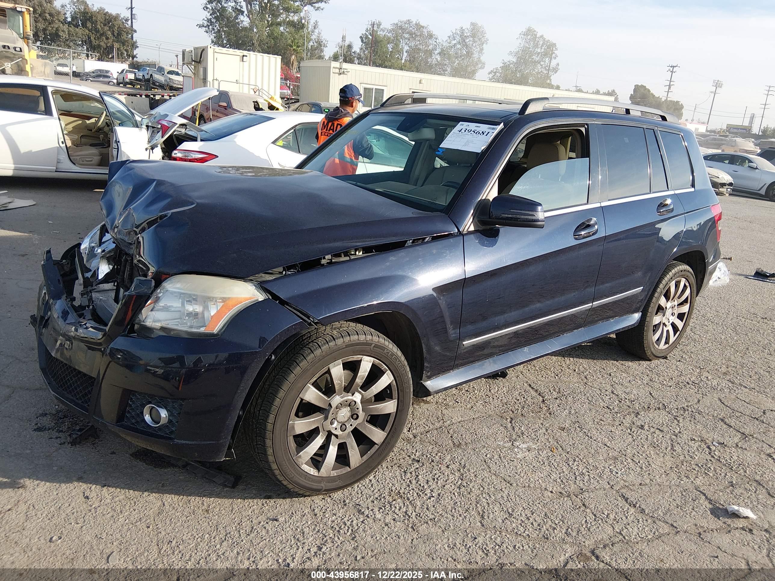 MERCEDES-BENZ GLK image 2