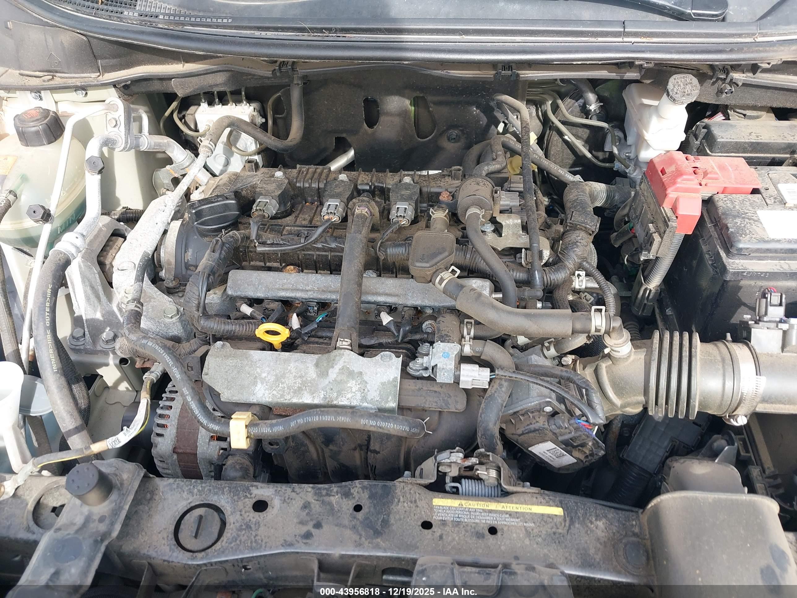 NISSAN VERSA image 10