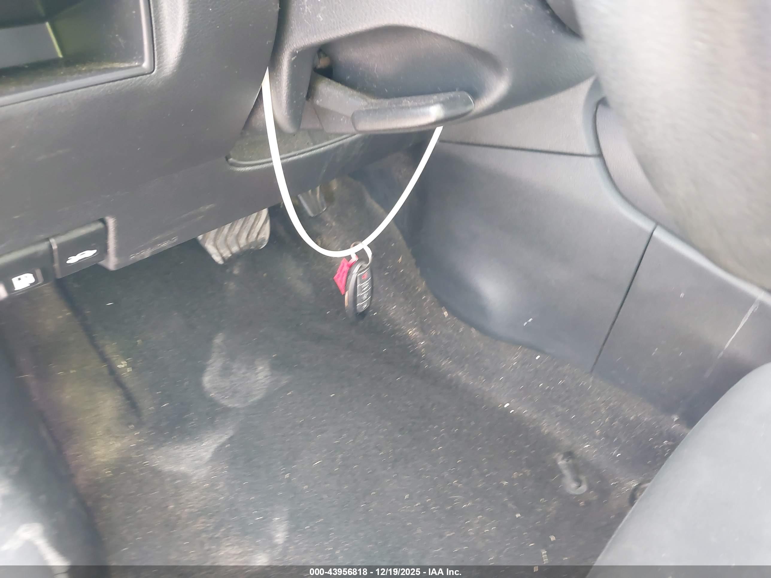 NISSAN VERSA image 11