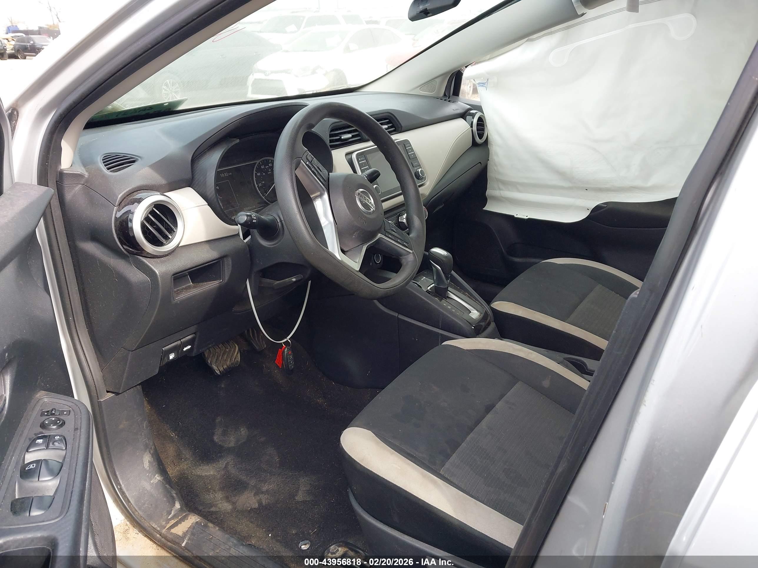 NISSAN VERSA image 5