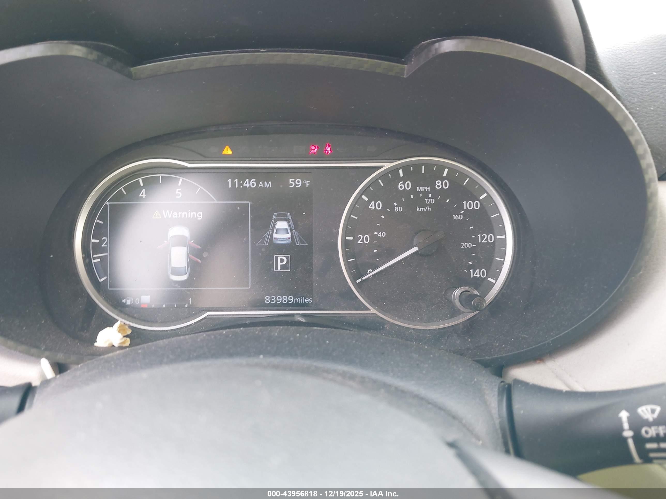 NISSAN VERSA image 7