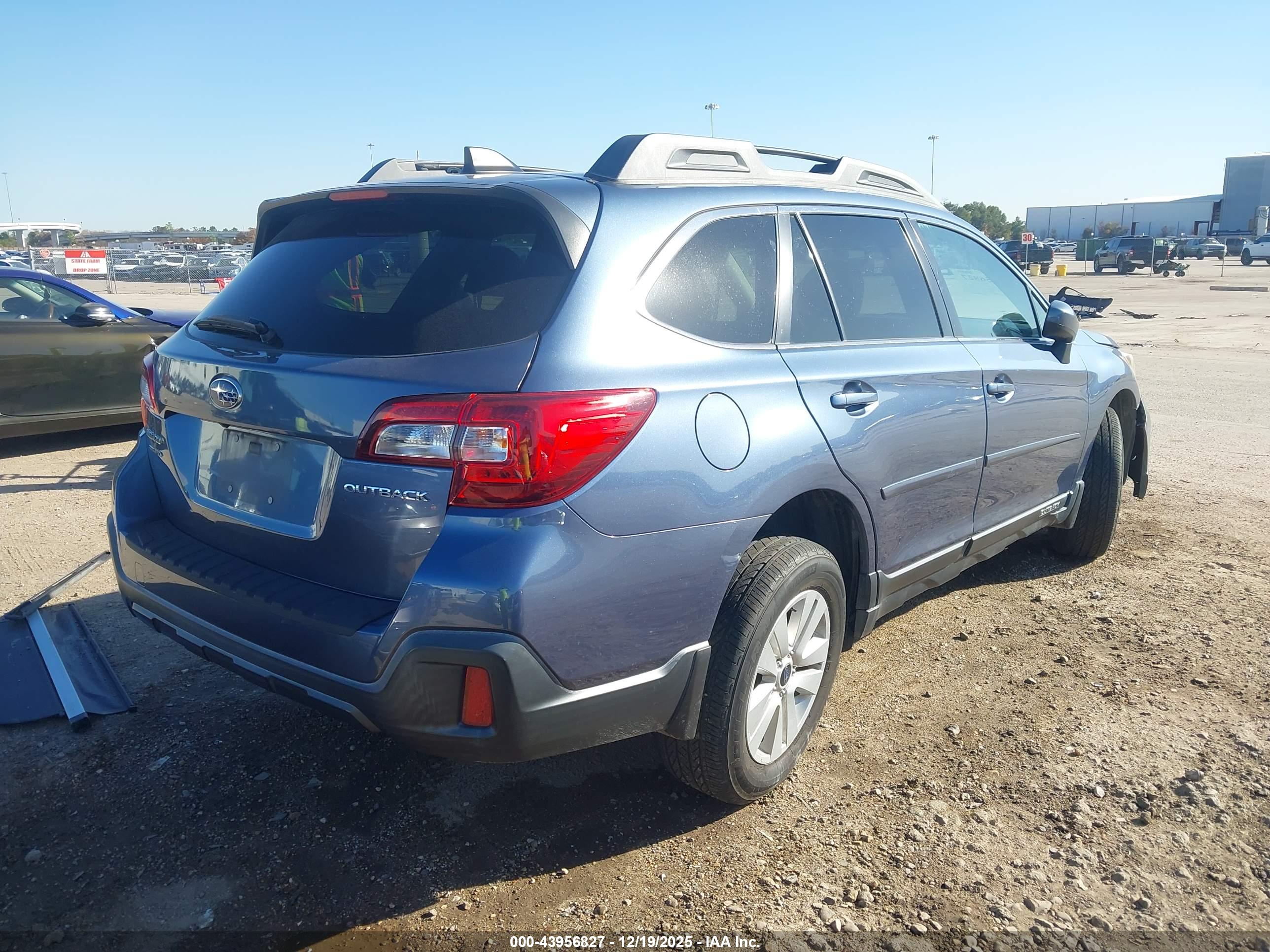 SUBARU OUTBACK image 4