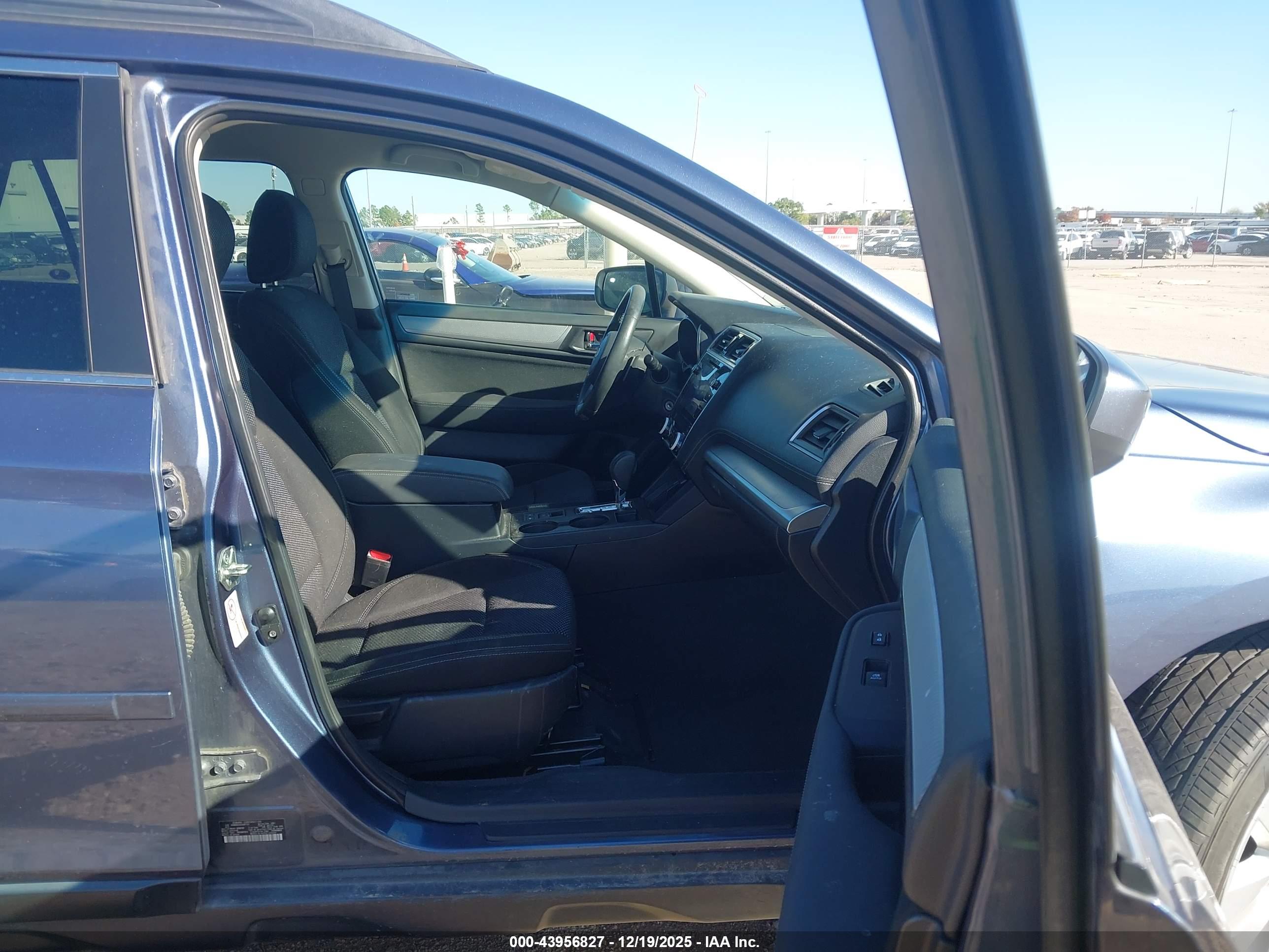SUBARU OUTBACK image 5