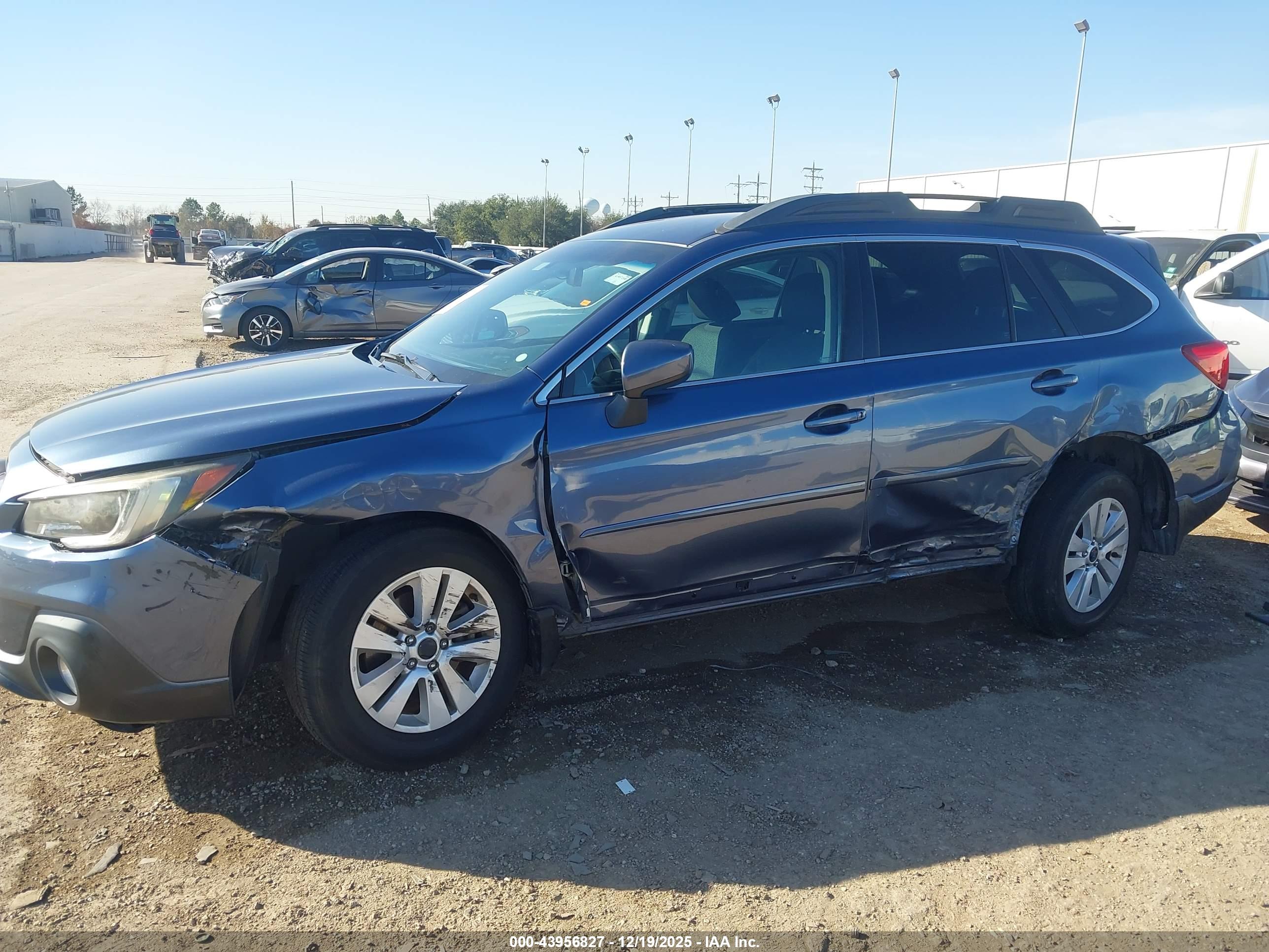 SUBARU OUTBACK image 6