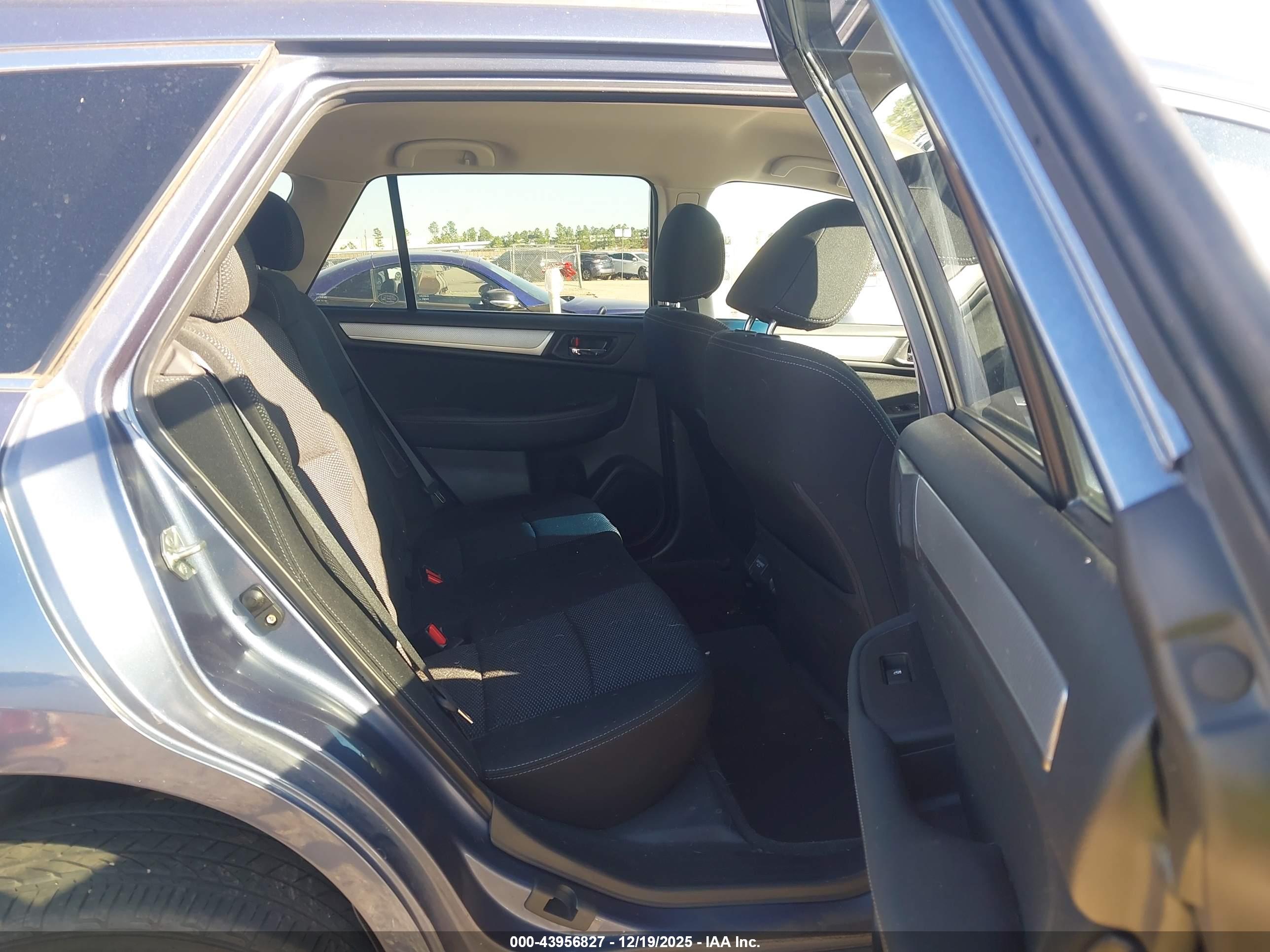 SUBARU OUTBACK image 8