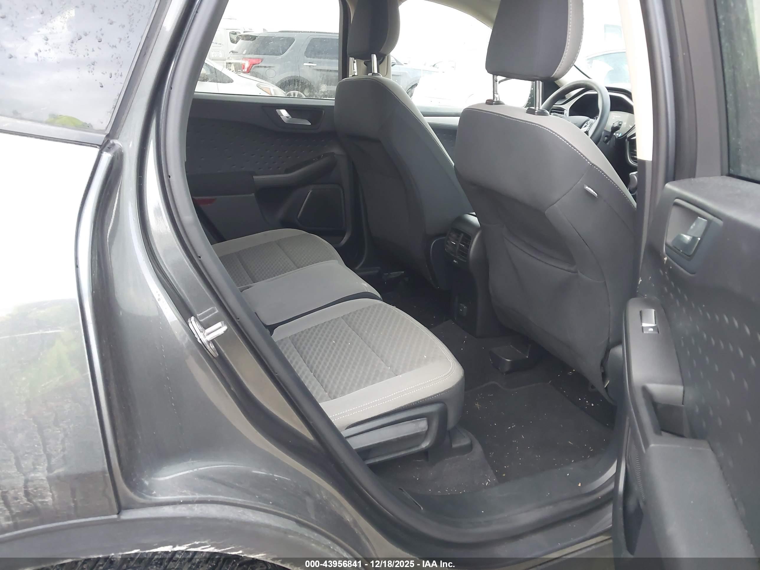 FORD ESCAPE image 8