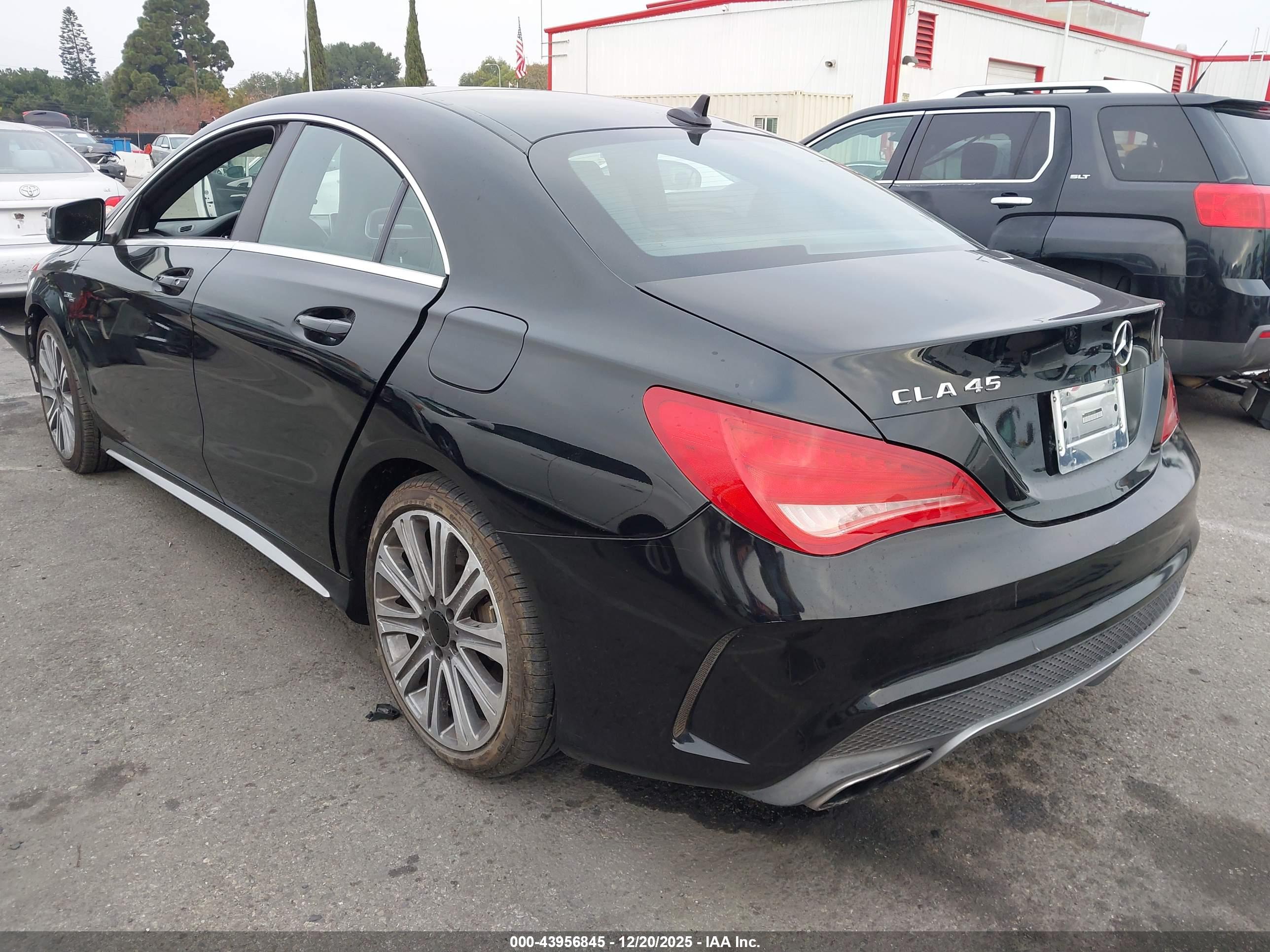 MERCEDES-BENZ CLA image 3