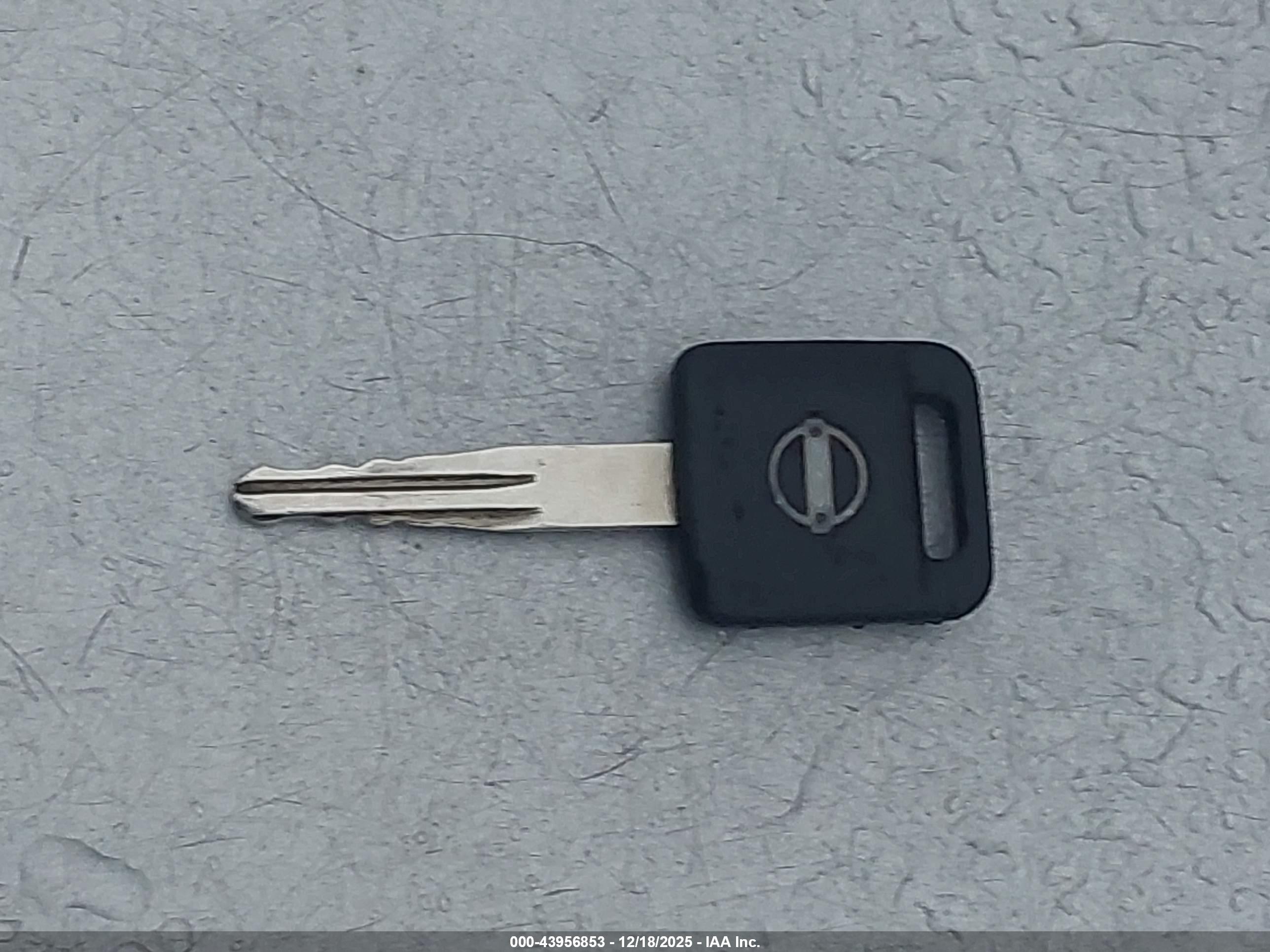 NISSAN VERSA image 11