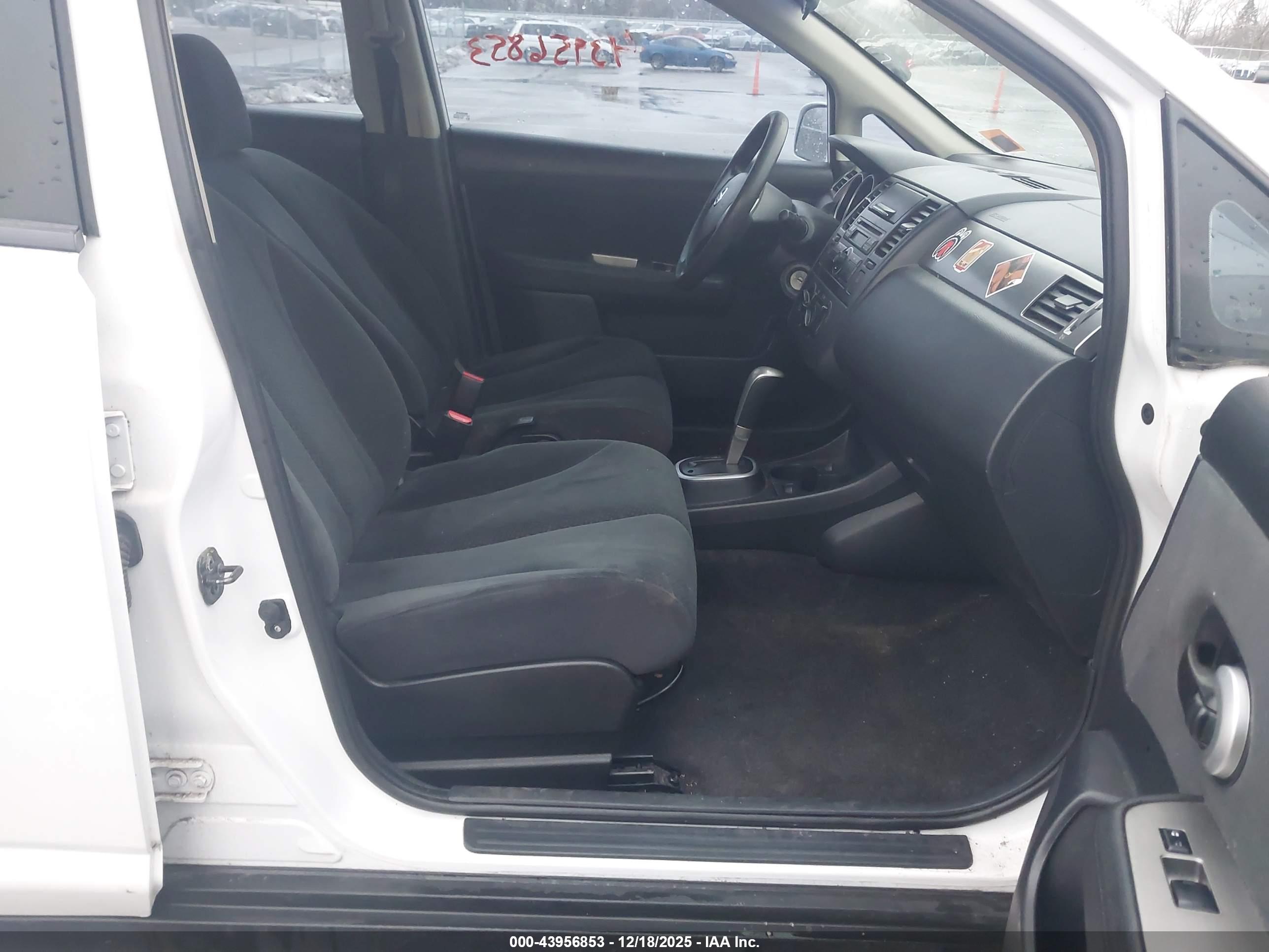 NISSAN VERSA image 5