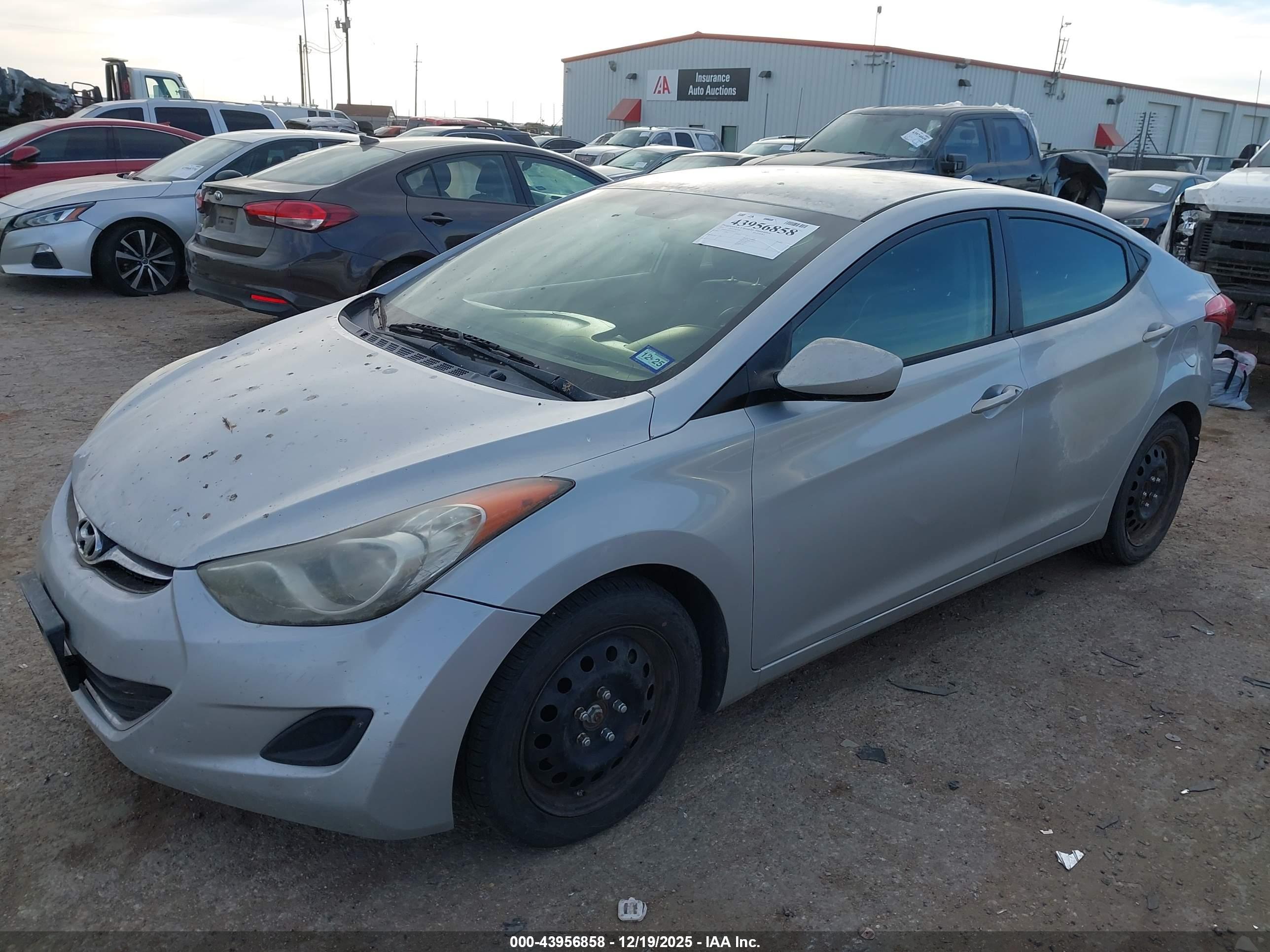 HYUNDAI ELANTRA image 2