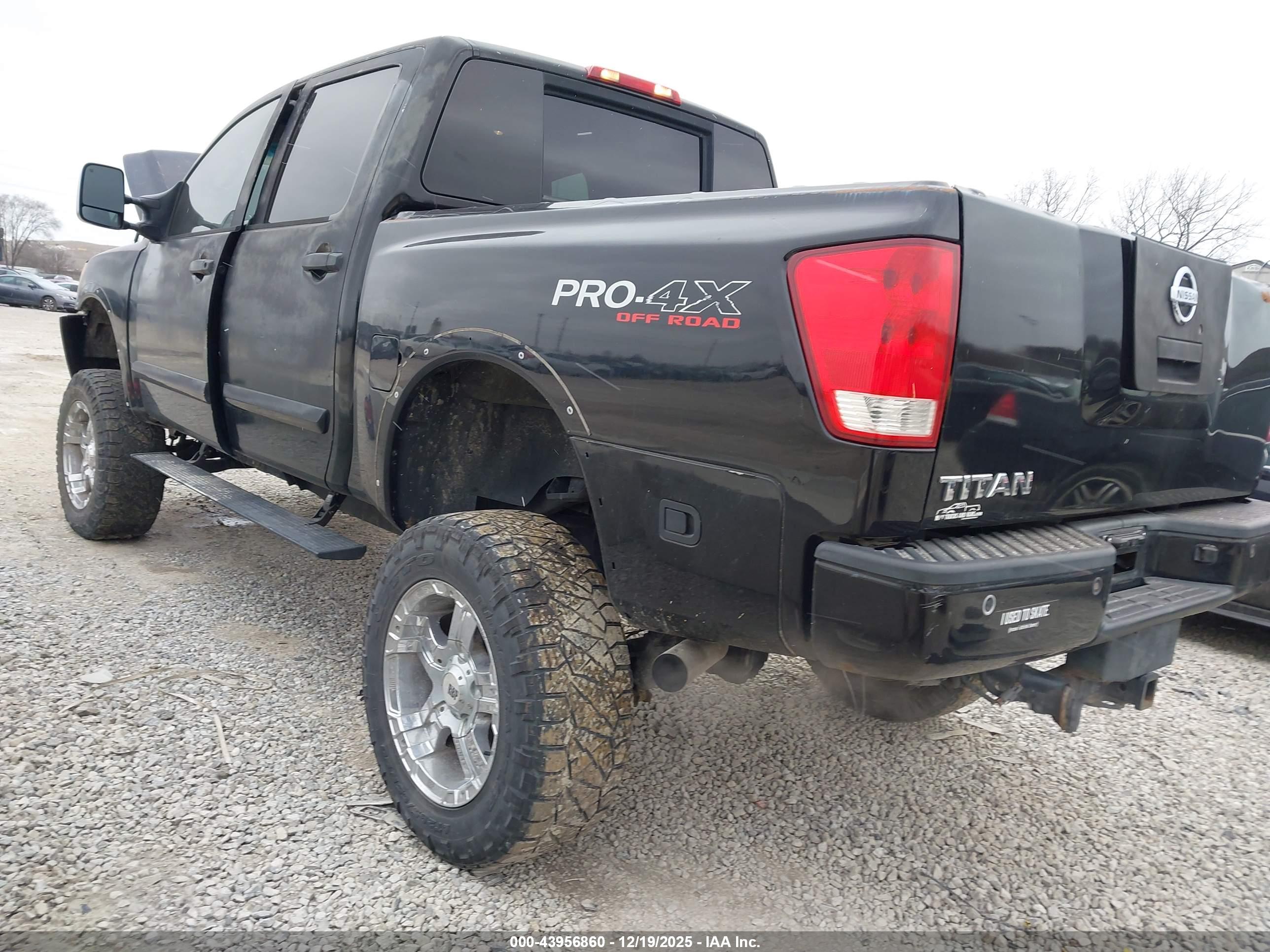NISSAN TITAN image 3