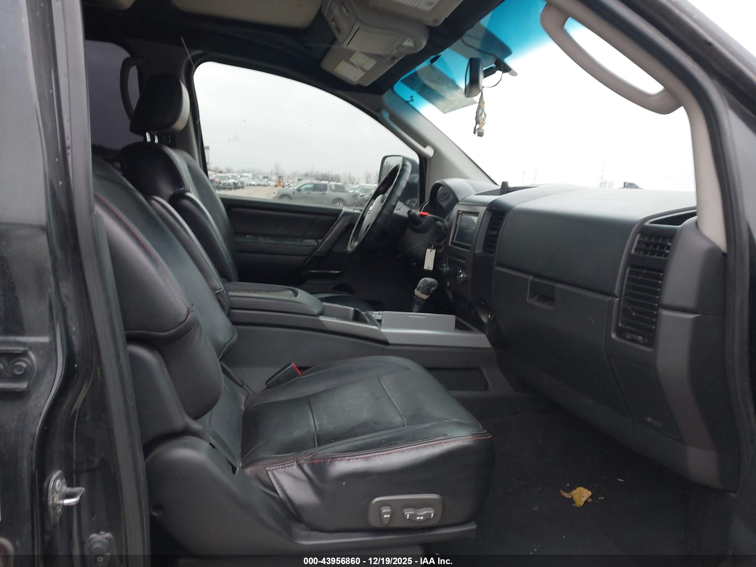 NISSAN TITAN image 5
