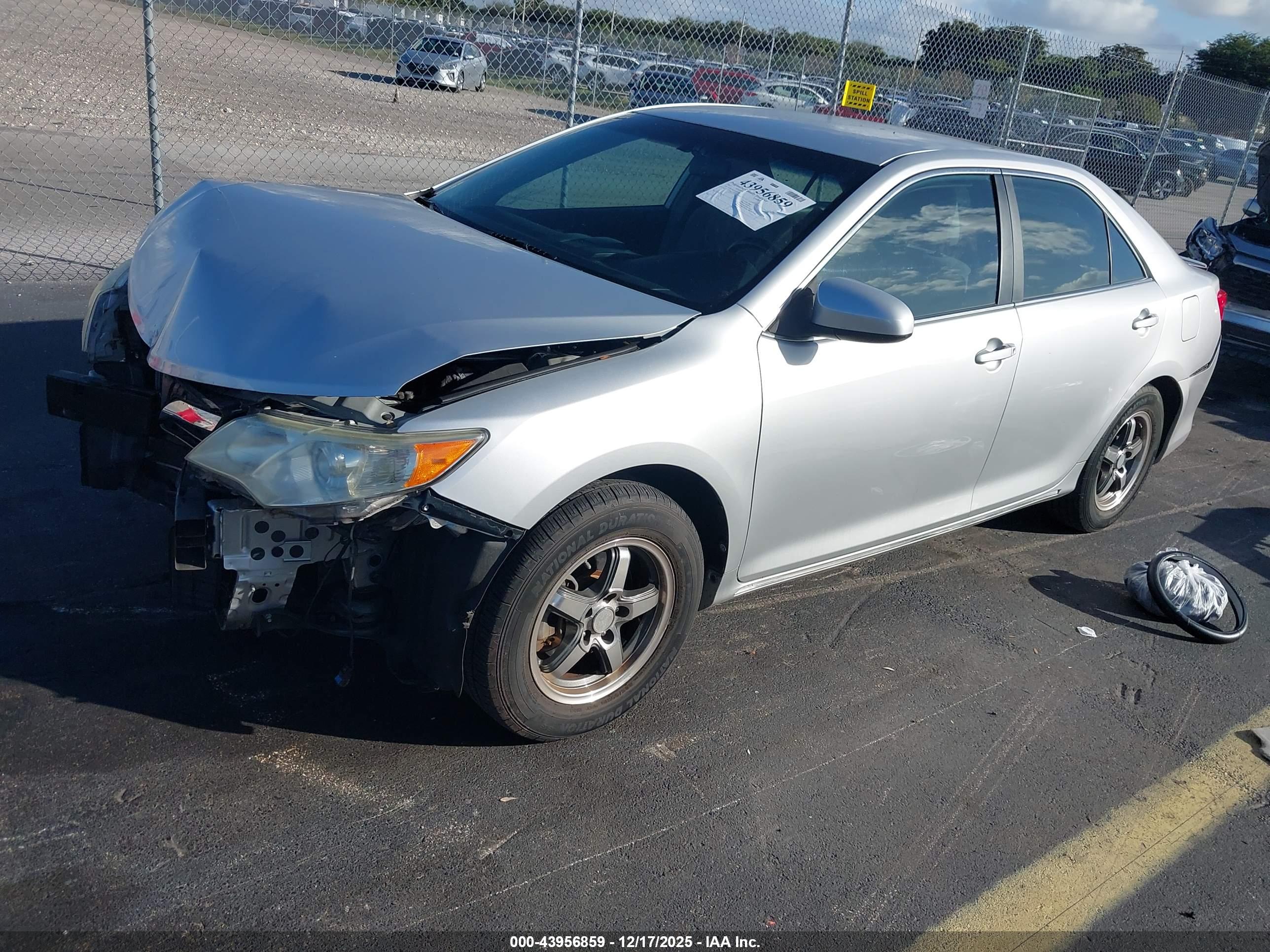 TOYOTA CAMRY image 2