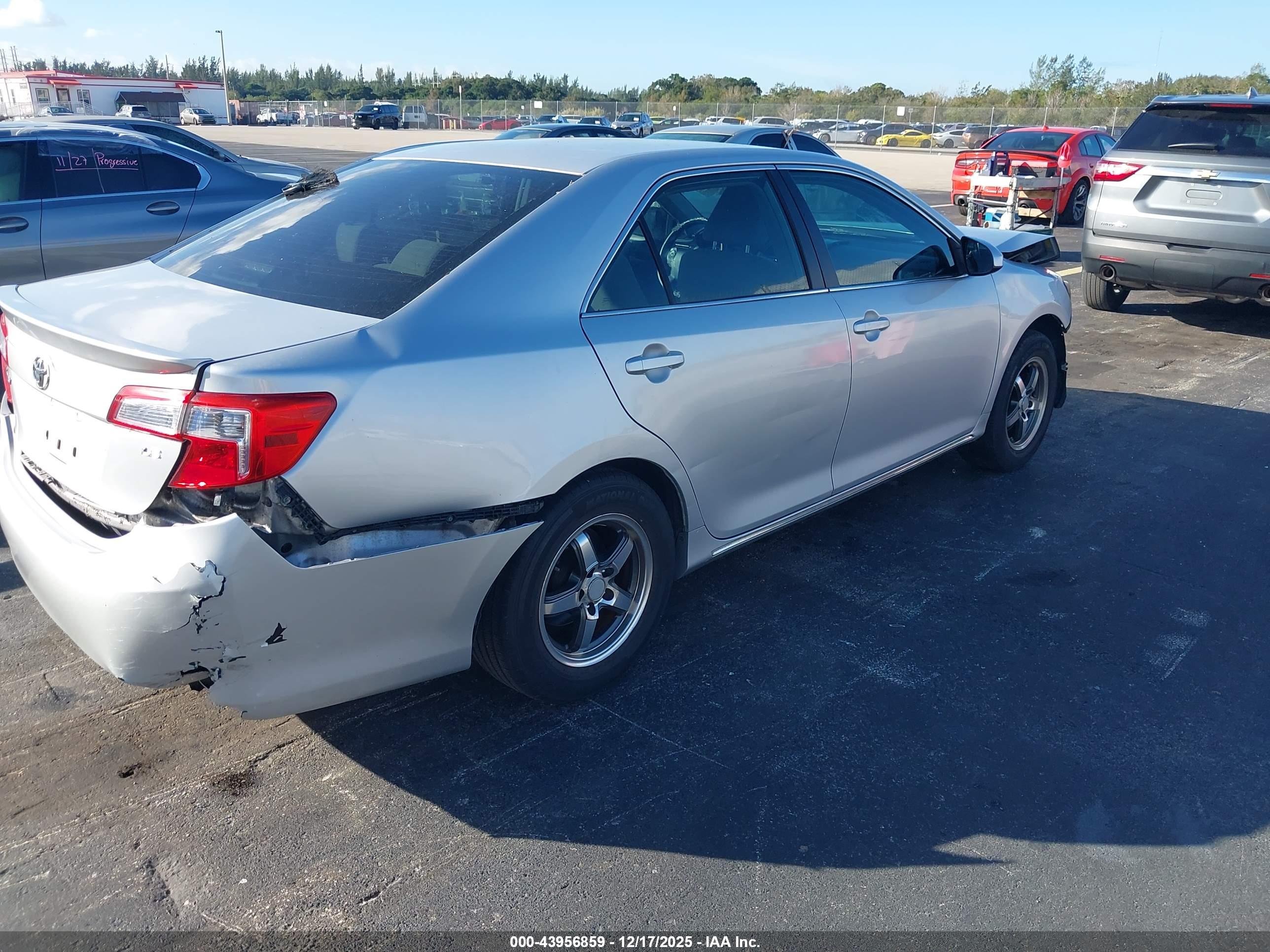 TOYOTA CAMRY image 4