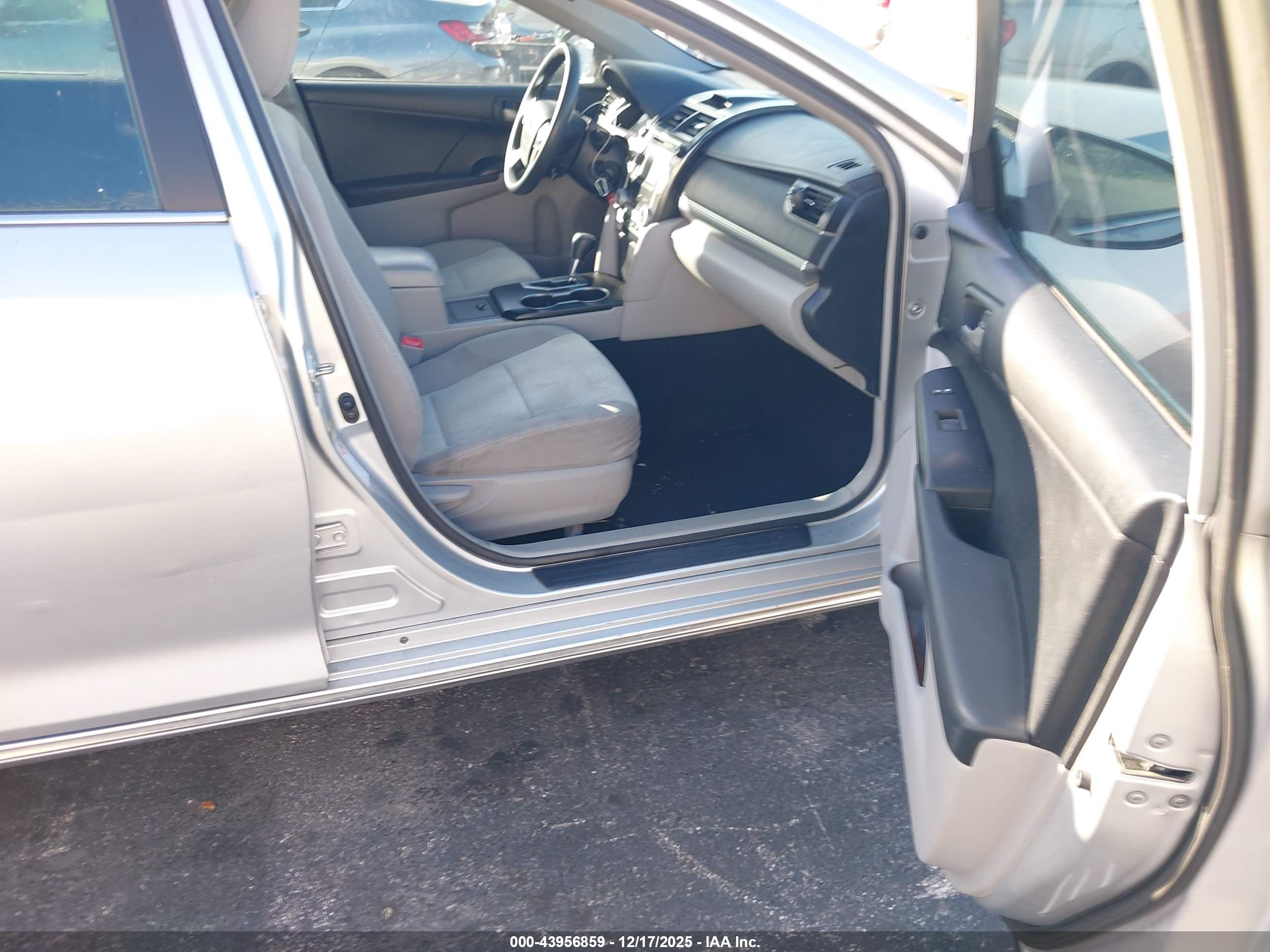 TOYOTA CAMRY image 5
