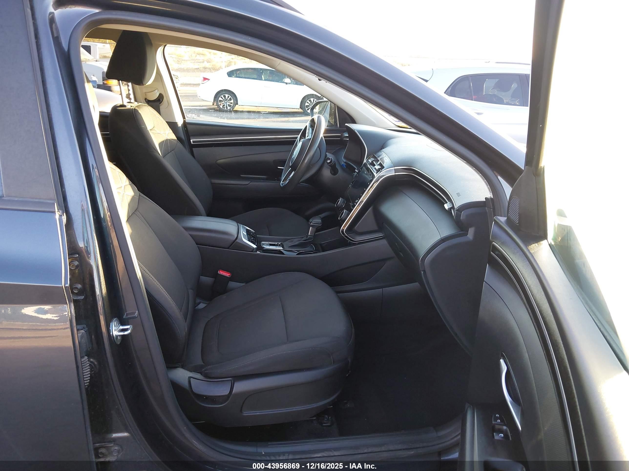 HYUNDAI TUCSON image 5
