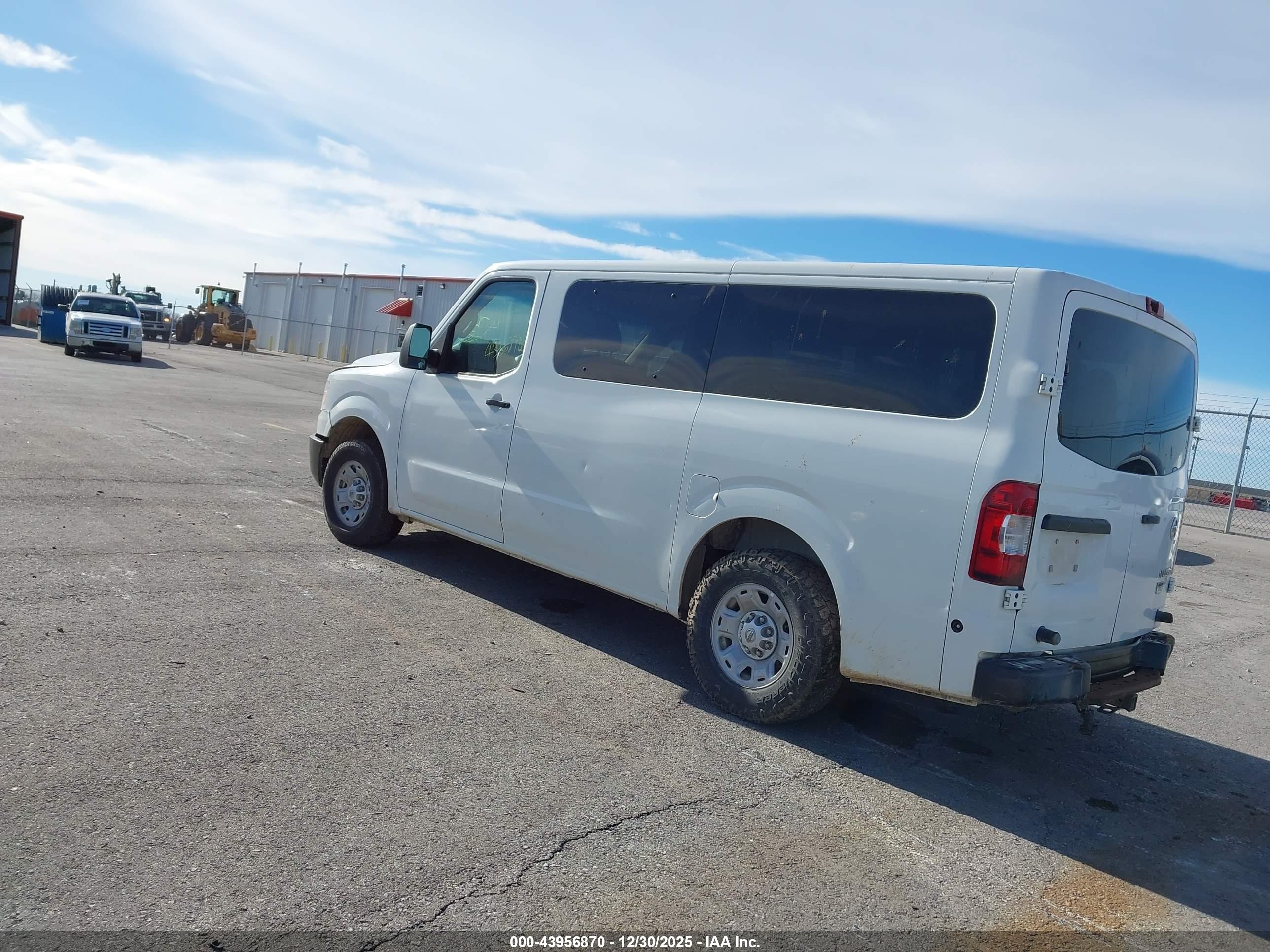 NISSAN NV image 3