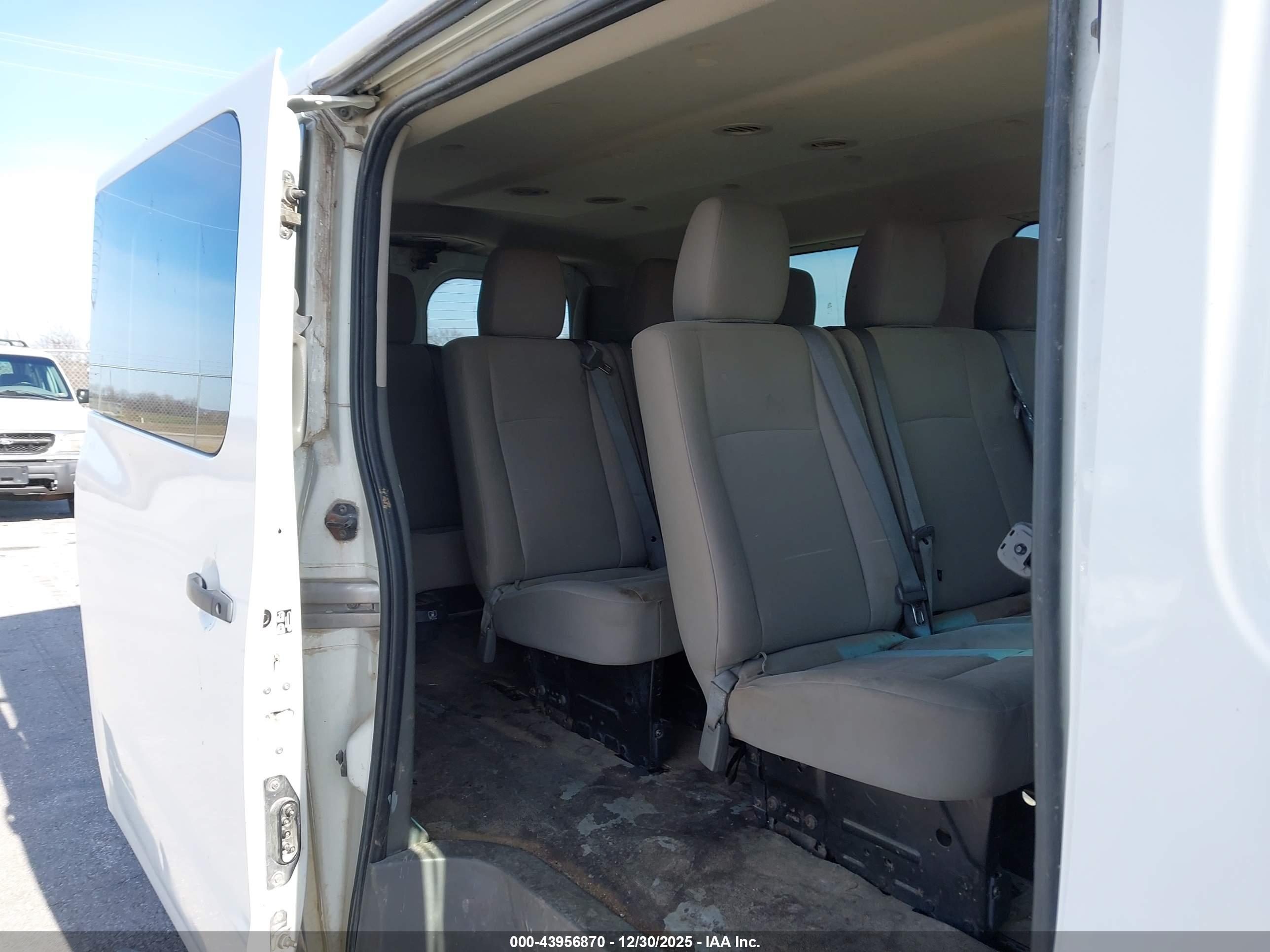 NISSAN NV image 8