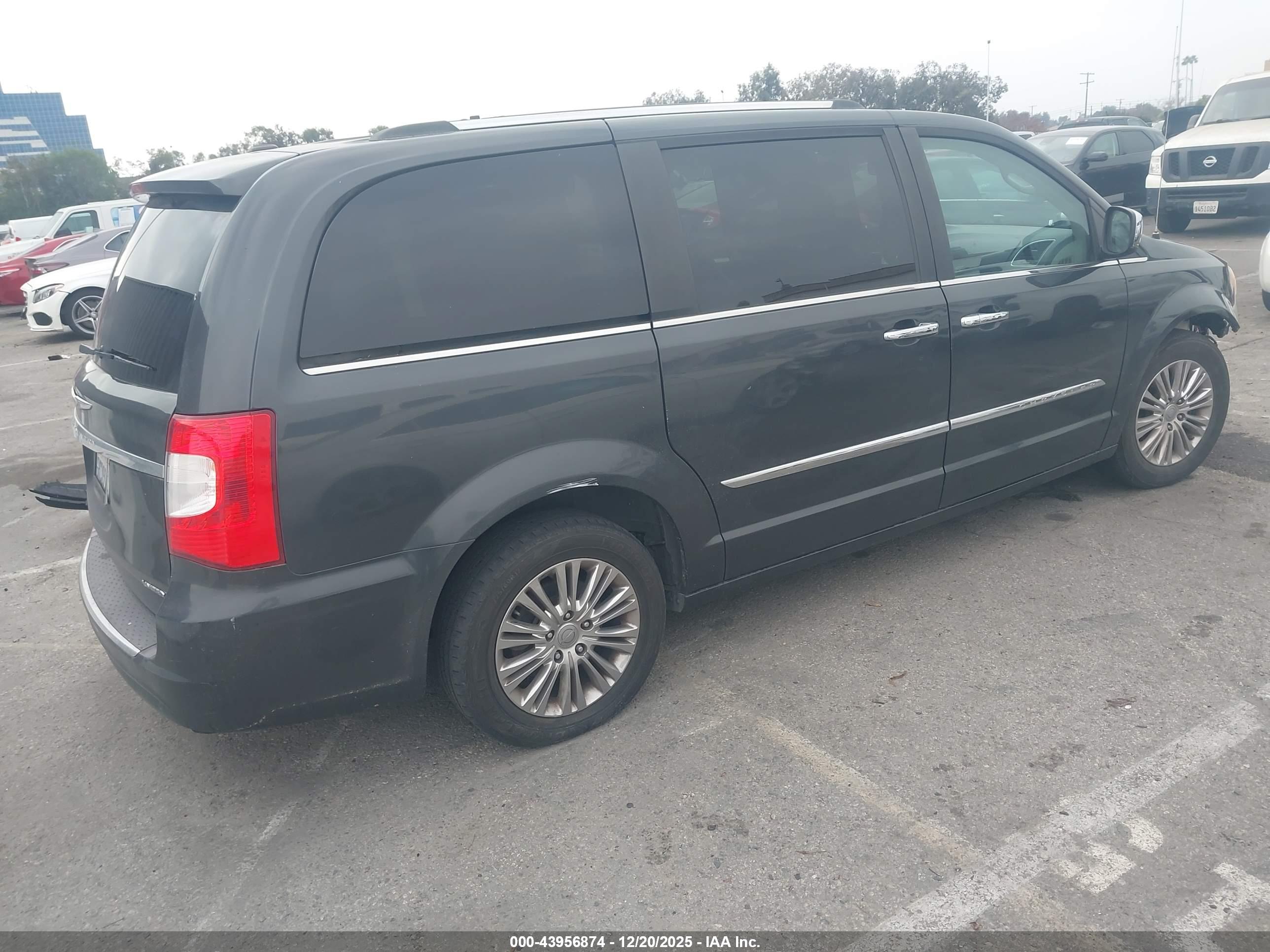 CHRYSLER TOWN image 4