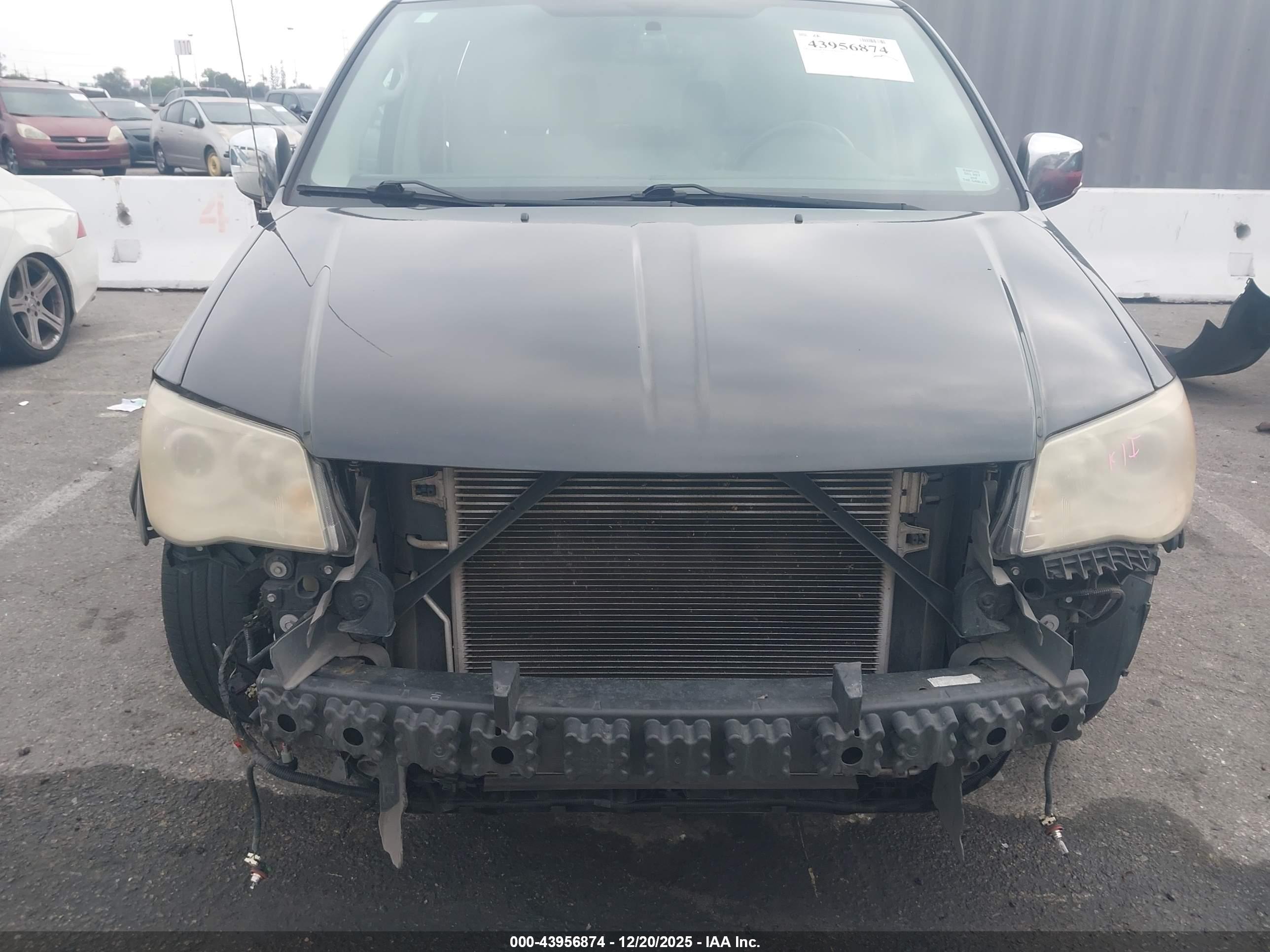 CHRYSLER TOWN image 6