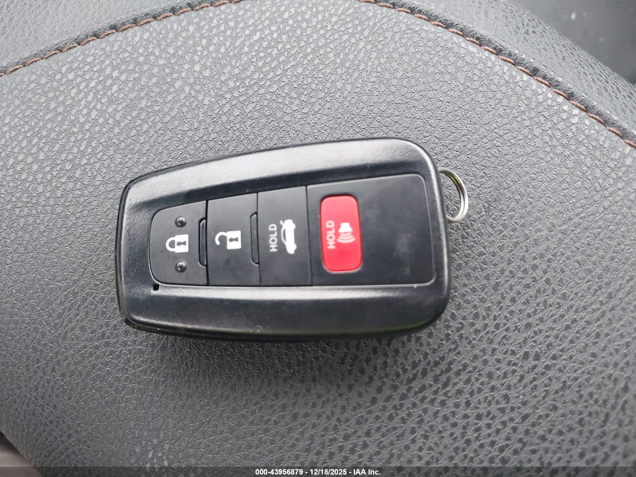 TOYOTA CAMRY image 11