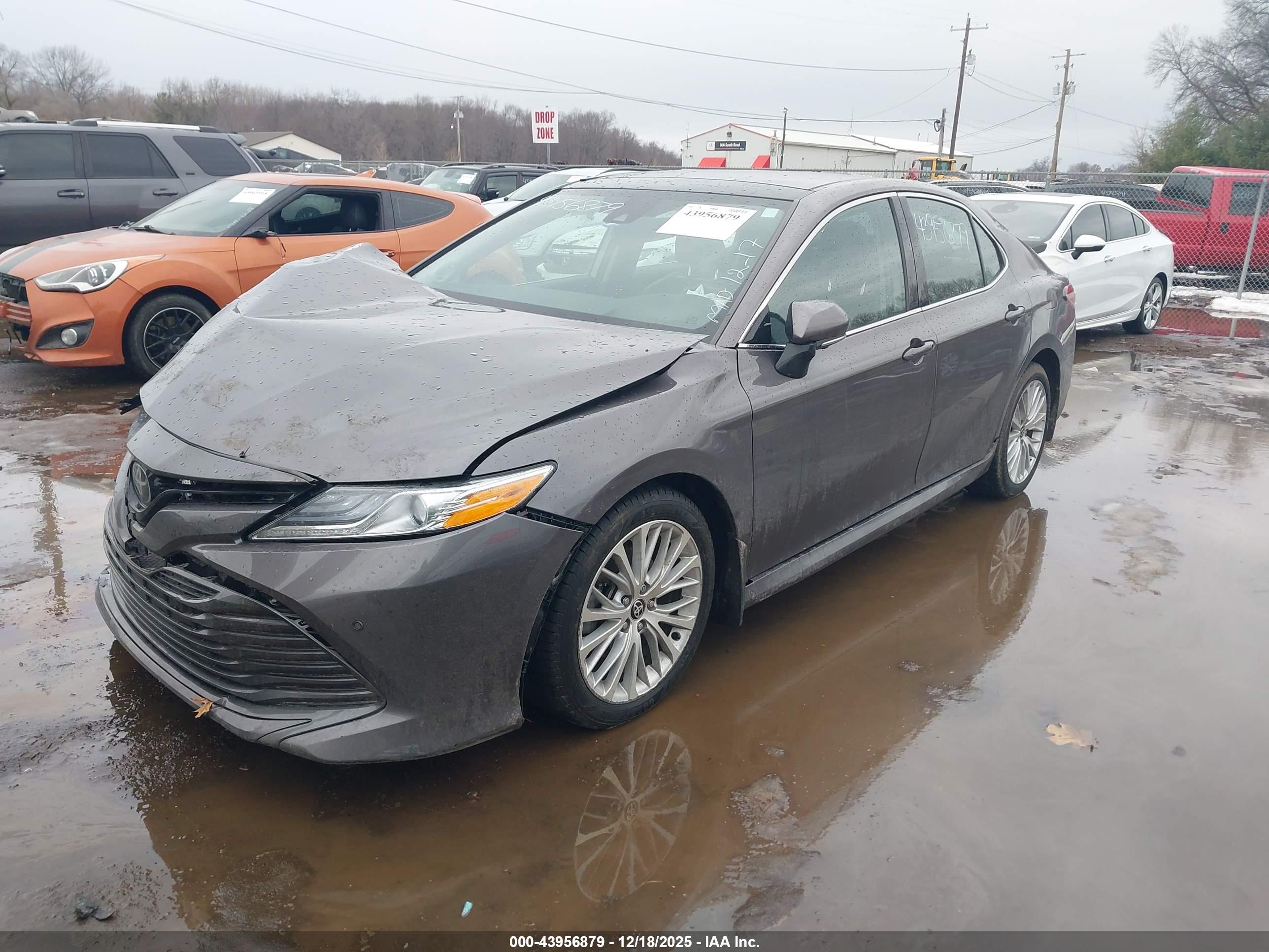 TOYOTA CAMRY image 2