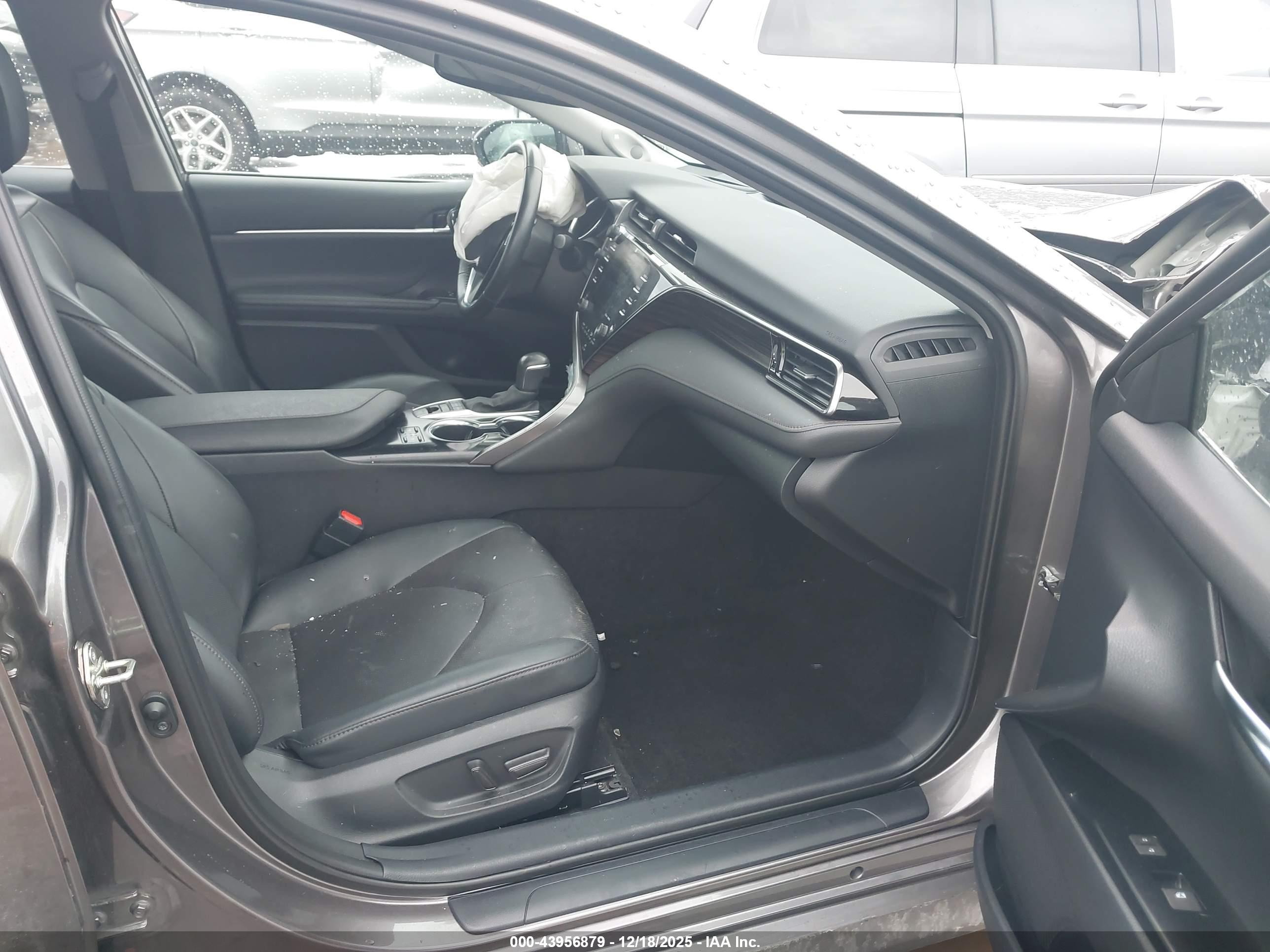 TOYOTA CAMRY image 5
